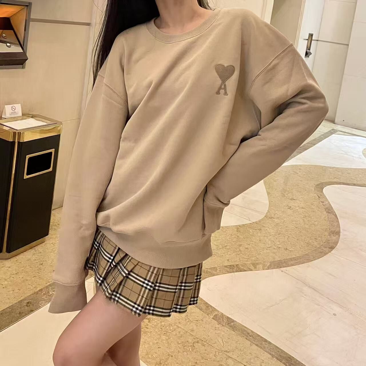 Ami 奶茶色大愛心 有帽衞衣 or 圓領衞衣