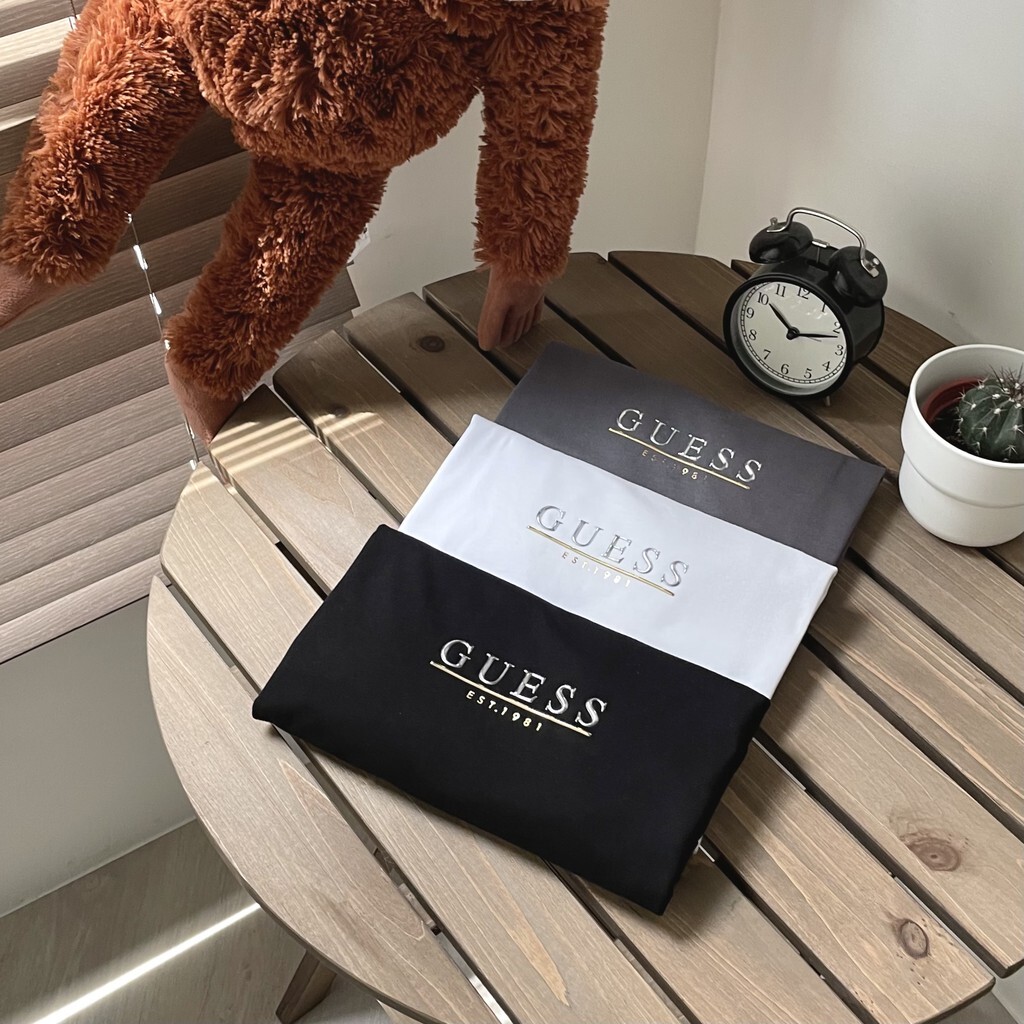 Guess短袖 短T 今年新款 經典 浮雕 立體Logo  黑/白 情侶款