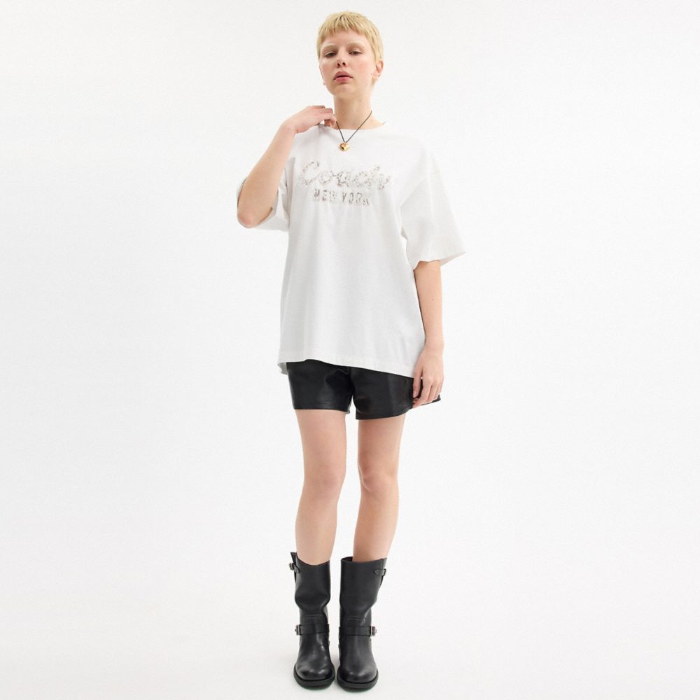 【Coach】Cursive Coach Embroidered T Shirt In Organic Cotton  白