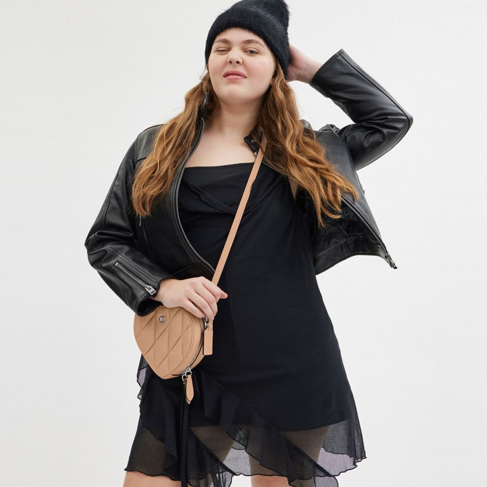 【Coach】Heart Crossbody Bag With Quilting  杏