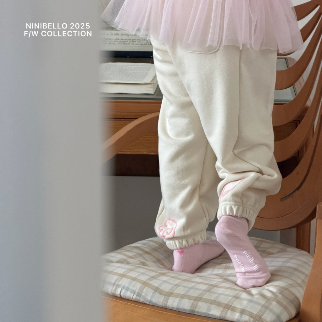 正韓春Ninibello 兩色可愛小翅膀運動褲