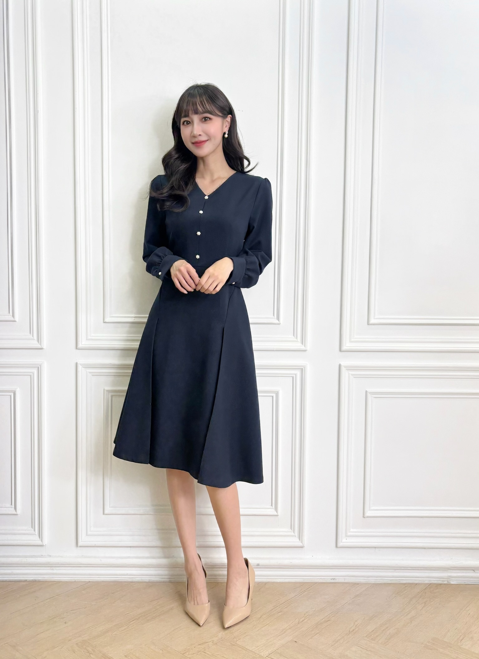 細節美人!小珍珠V領傘洋