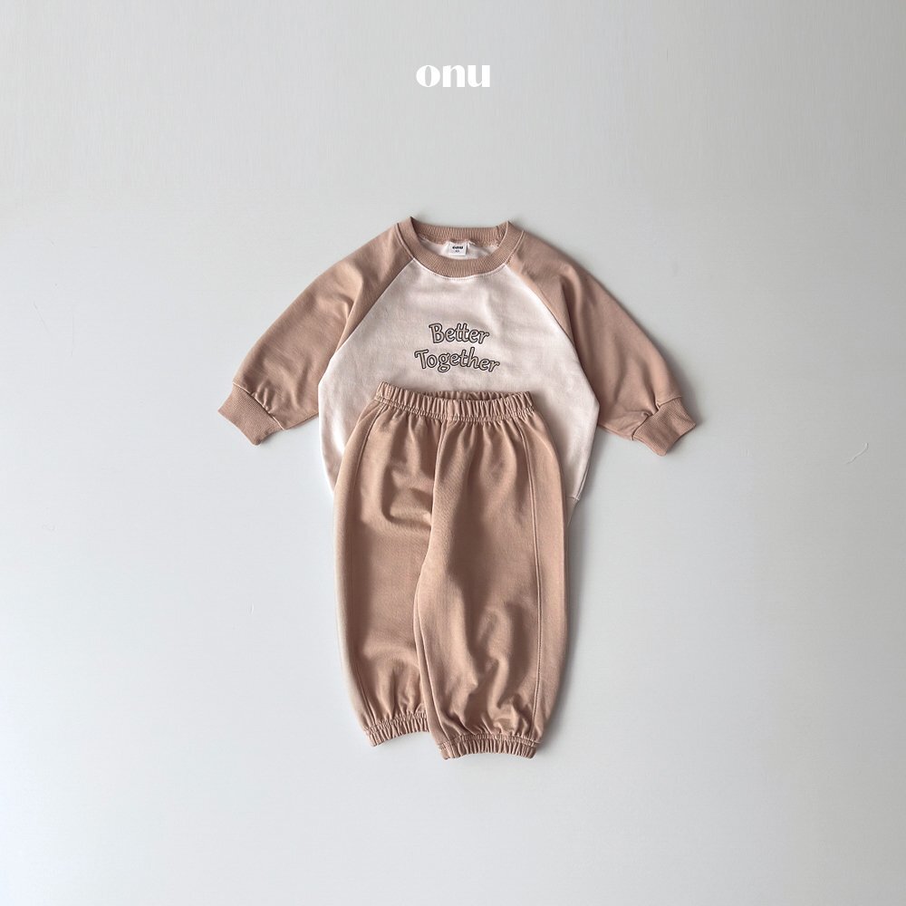 正韓春ONU小童拼袖字母上衣