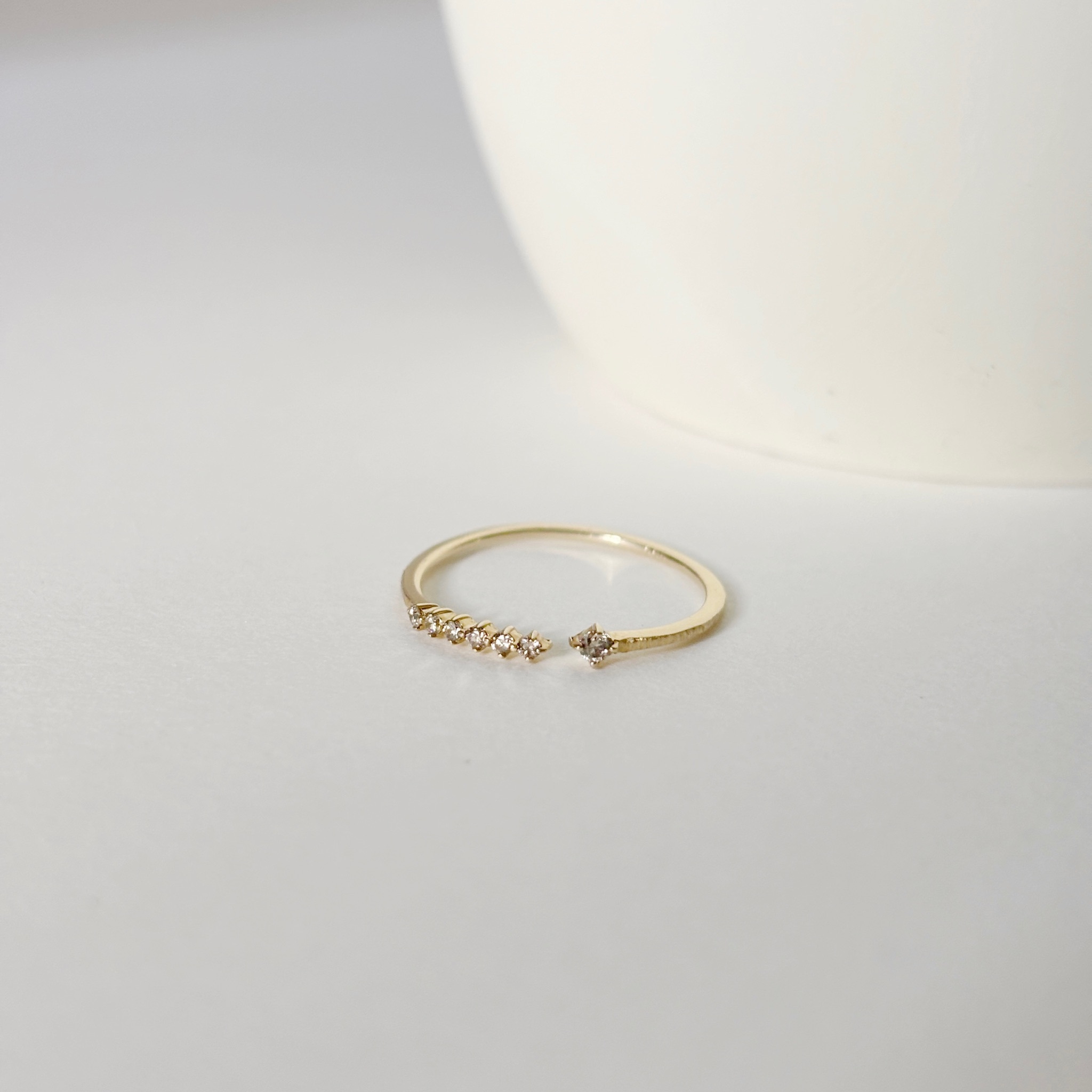 14K Hazy不對稱菱鑽開口戒指