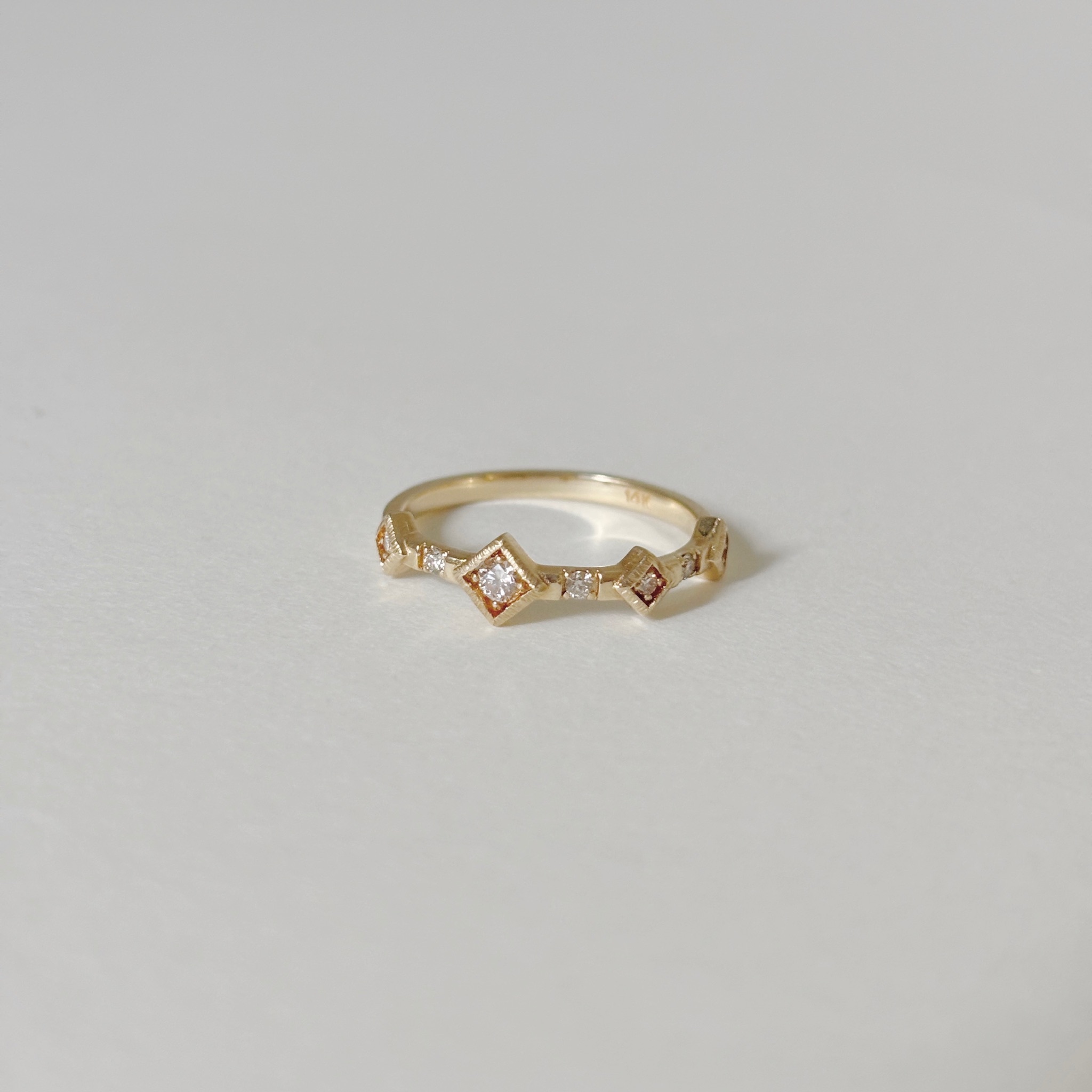 14K Hazy稜角錯落菱形真鑽戒指