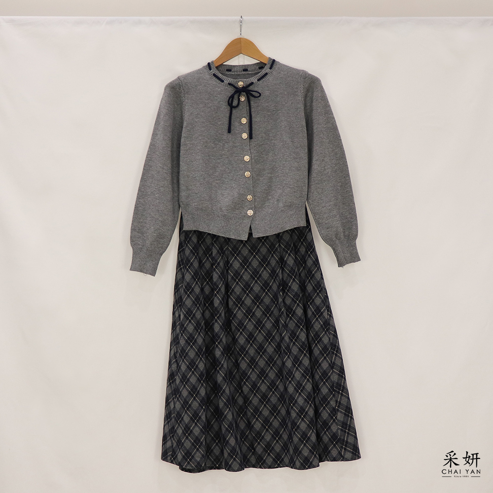 二件式 拉繩針織上衣+毛呢長裙