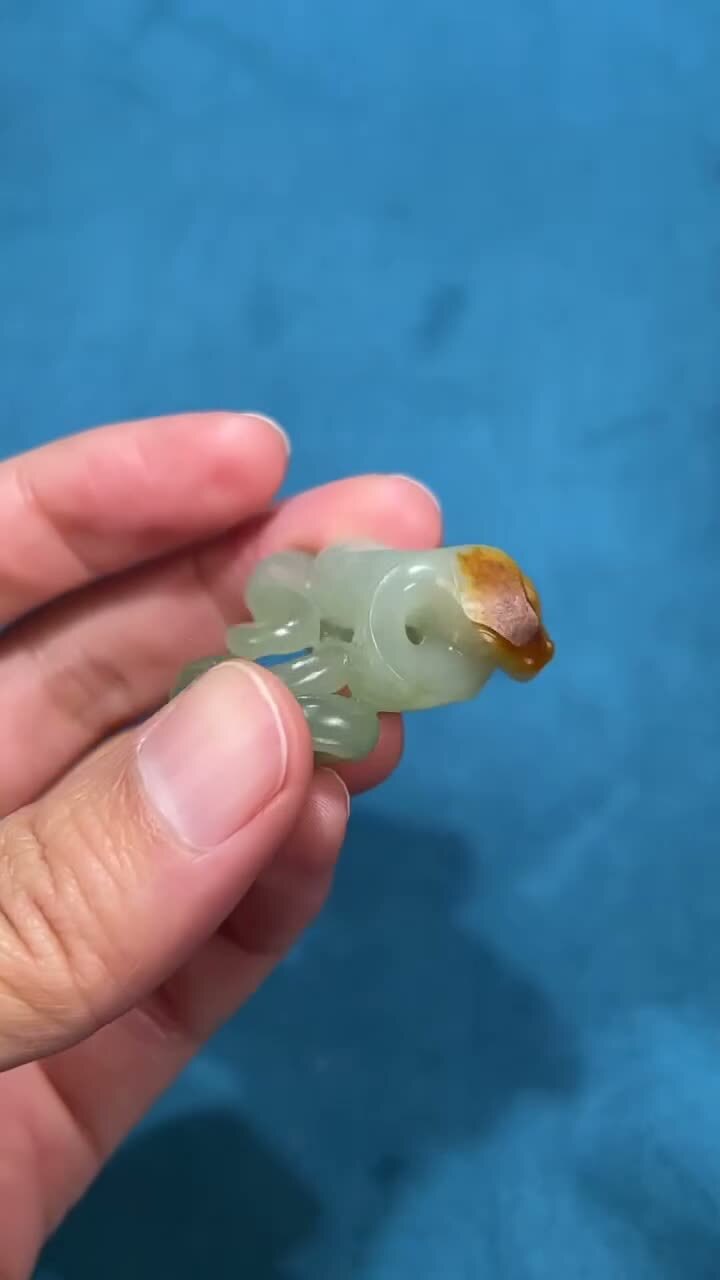 18243 和田玉籽料紅皮帶翠腰纏萬貫