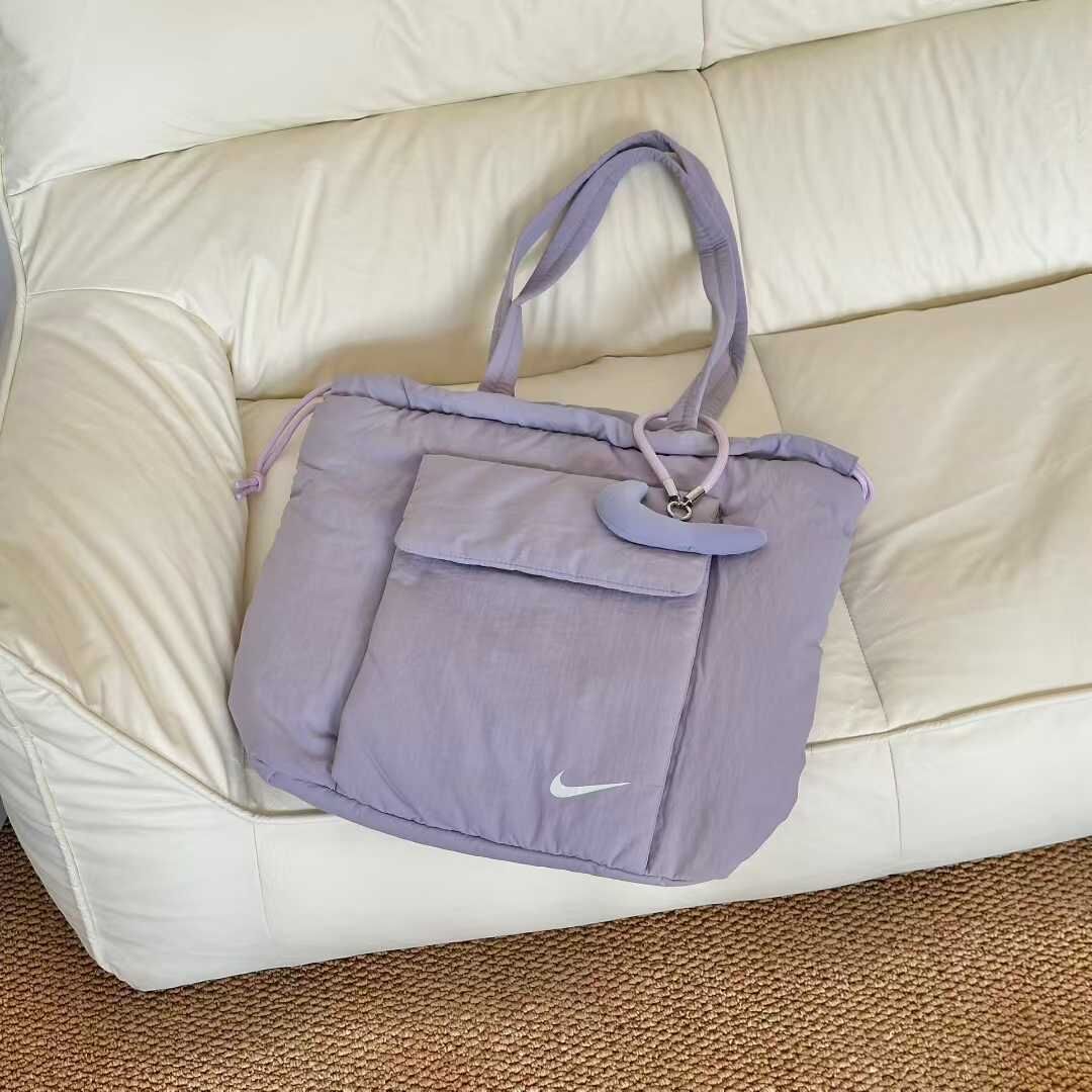 #預購 NIKE 雲朵手提包 附吊飾 紫色