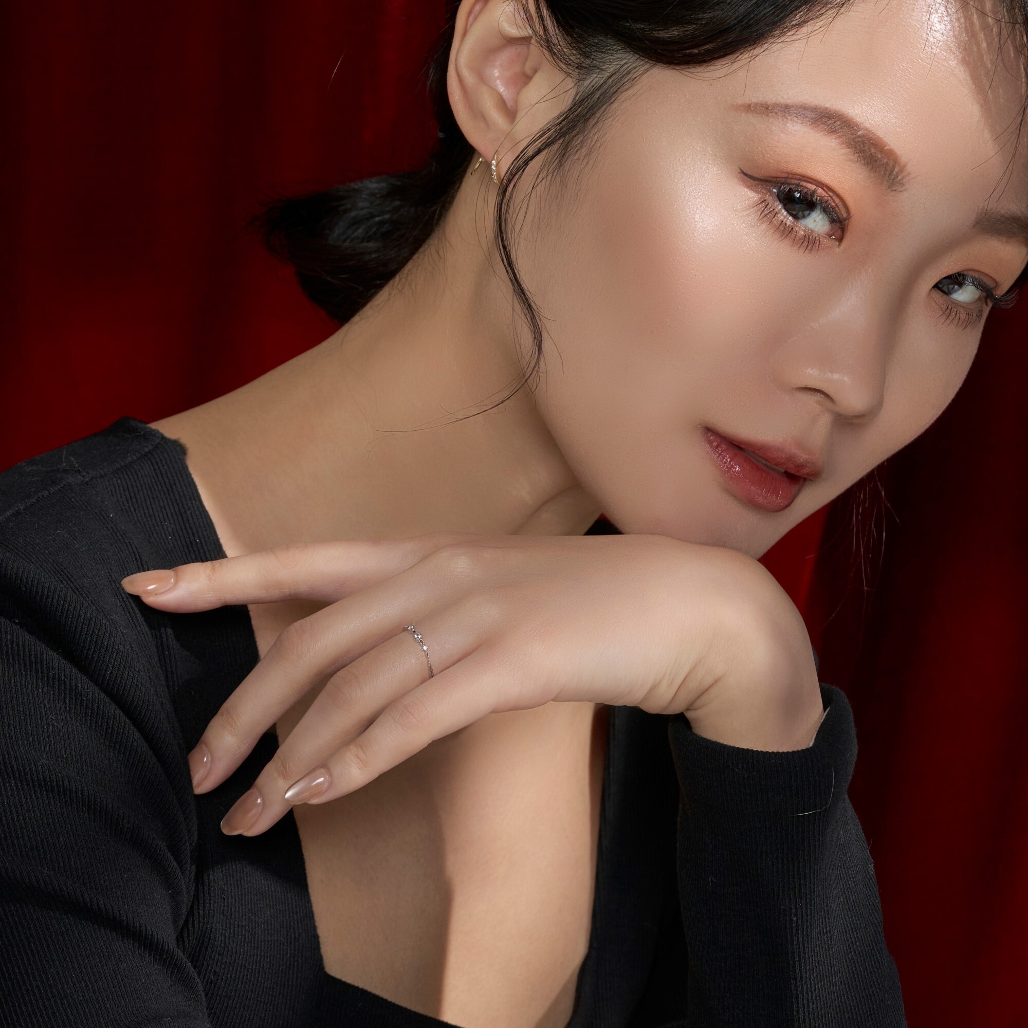 純銀戒指鑲嵌細緻鋯鑽,修飾指型的尾戒推薦款