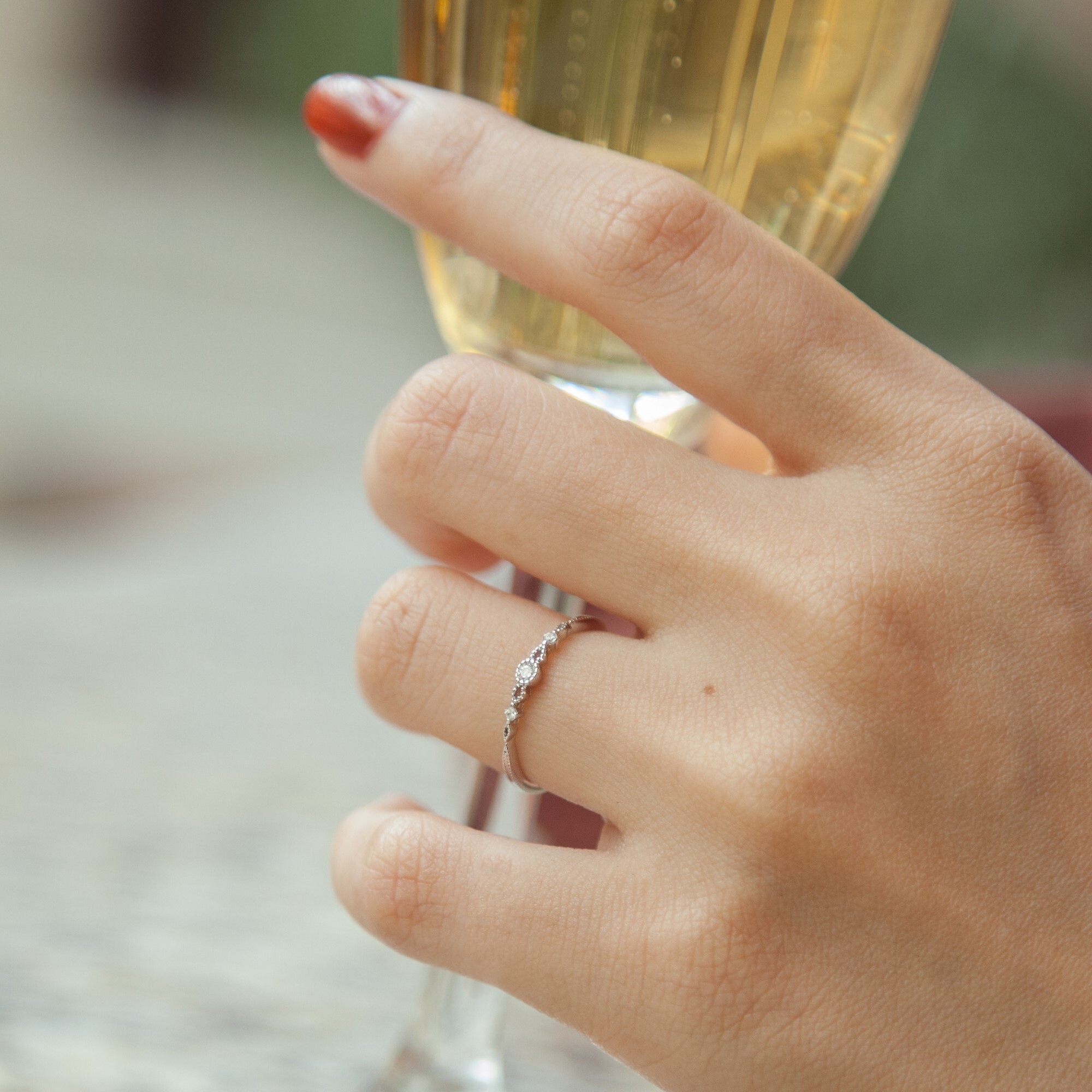 純銀戒指鑲嵌細緻鋯鑽,修飾指型的尾戒推薦款