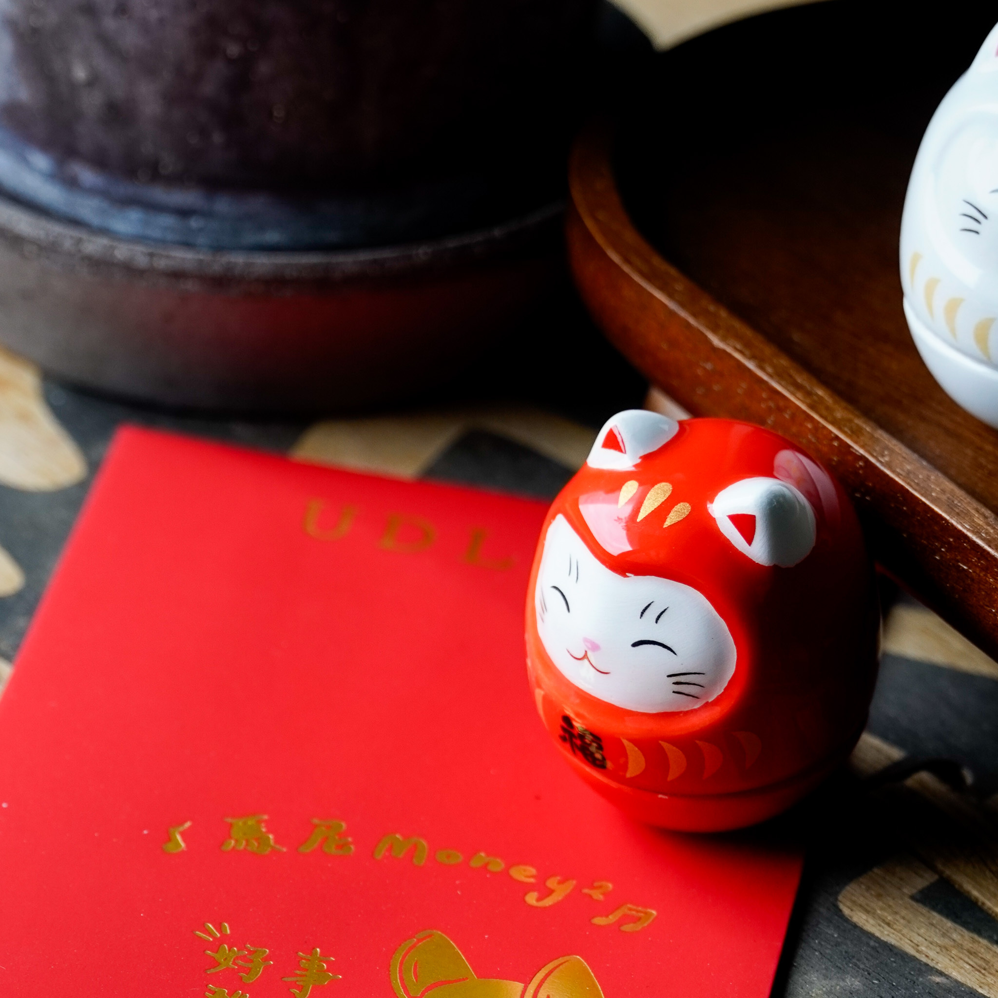 五色陶瓷招財貓不倒翁組 (附木盤)