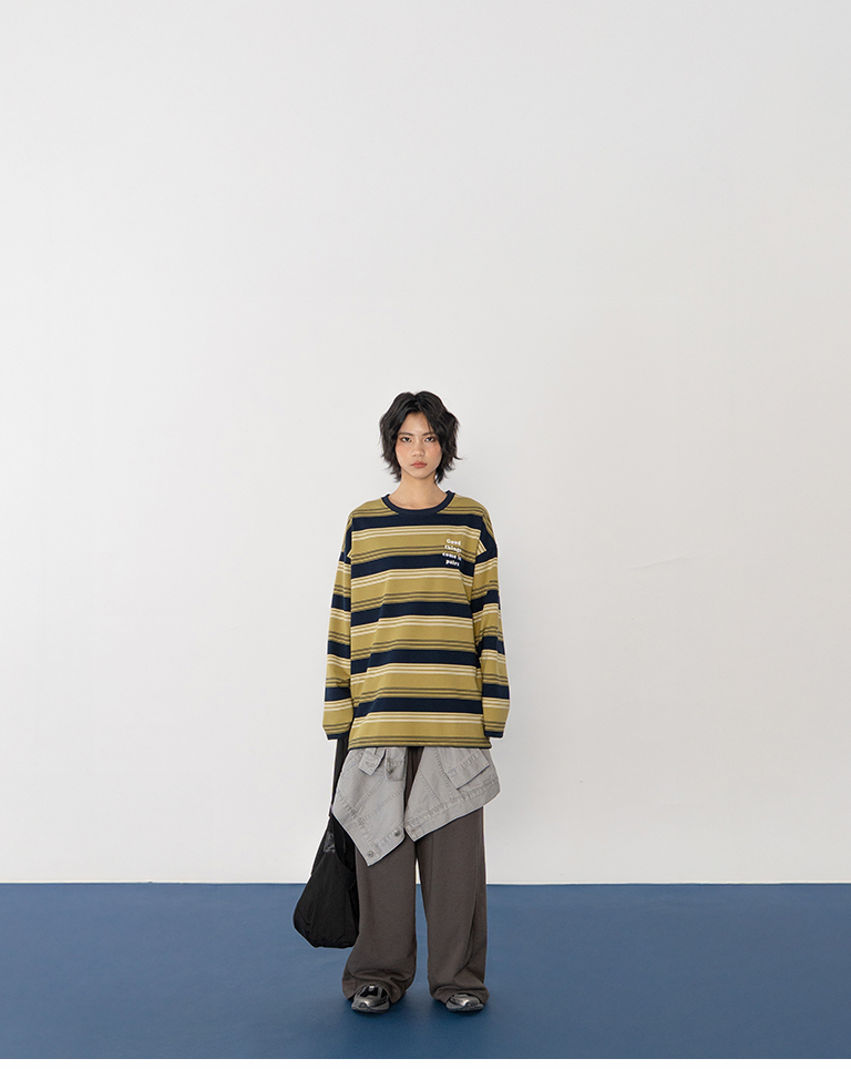 Wide-leg top with embroidered English stripes, available in two colors.【01099195】in stock+pre-order