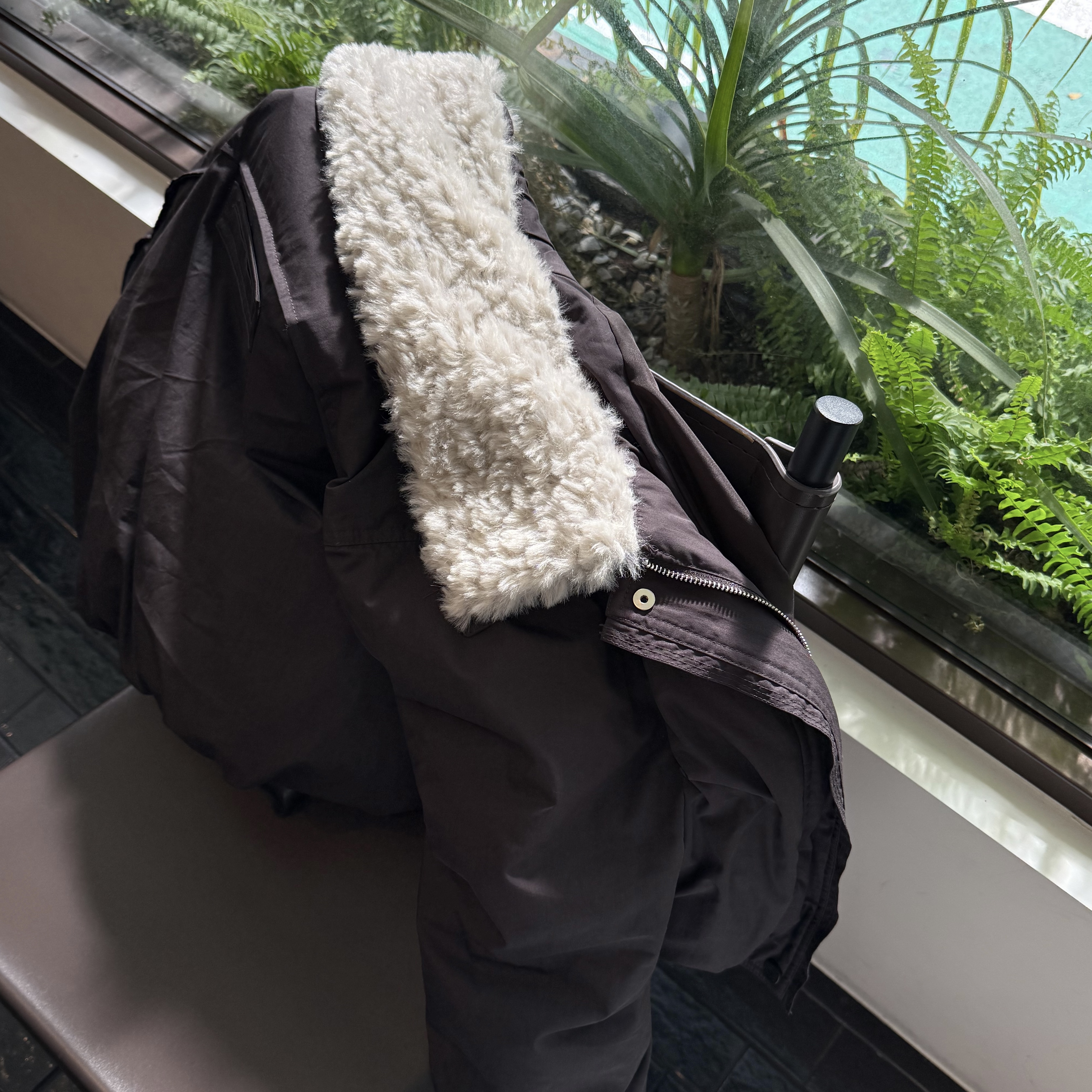 好看+保暖兼具的立領鴨絨外(碳黑)