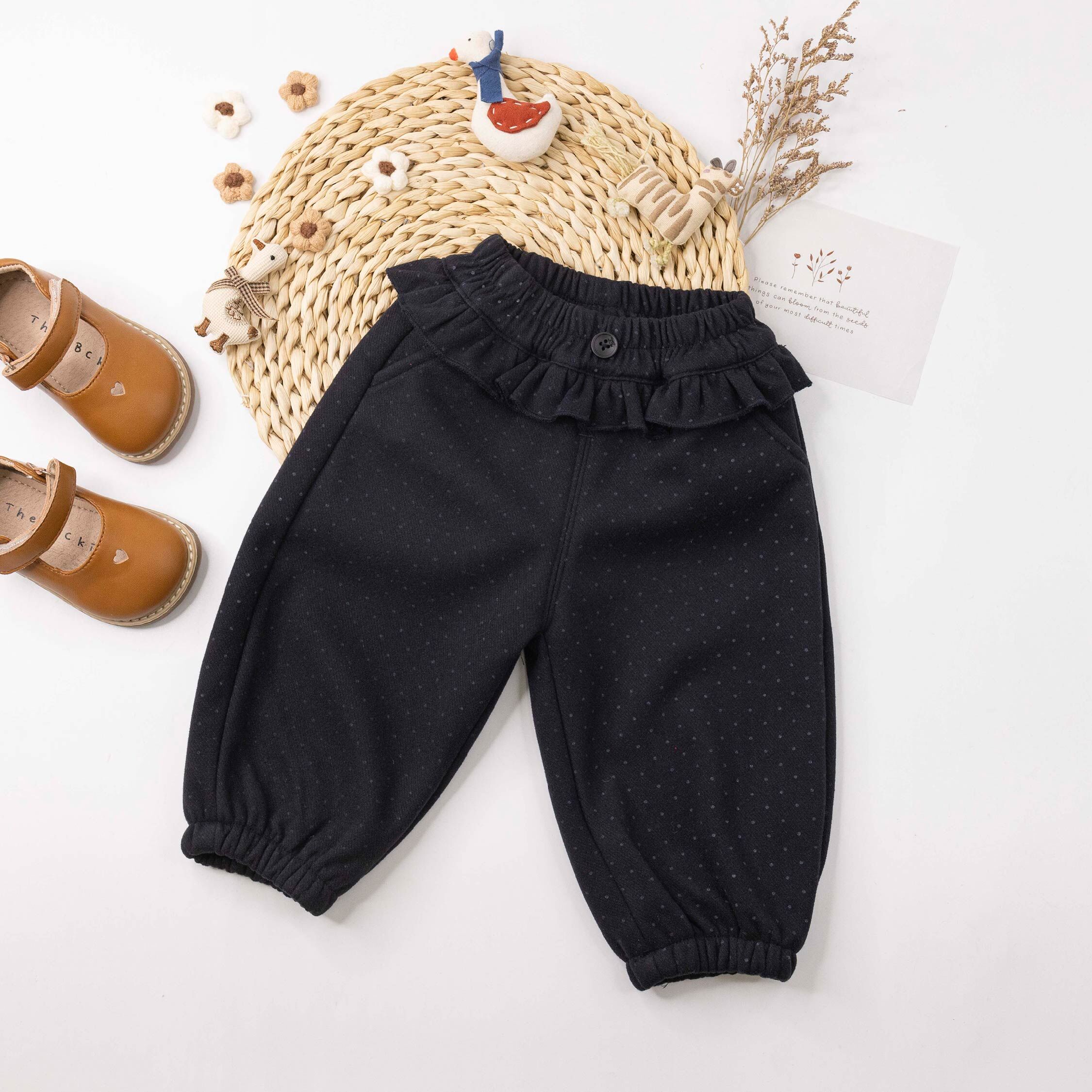 【H55912】點點荷葉邊內刷毛縮口褲