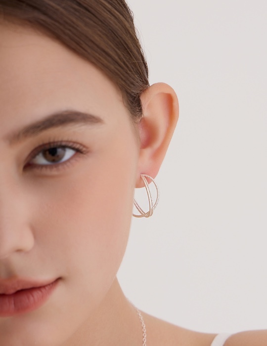 經典交織。銀針耳環(銀)