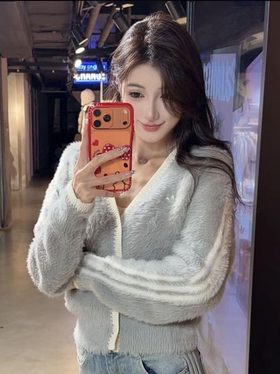 【預購】Adidas Originals  愛迪達 CNY 馬年限定 Crafted Cardigan 寬鬆 針織 奶霧灰 開襟衫 外套 KT3170