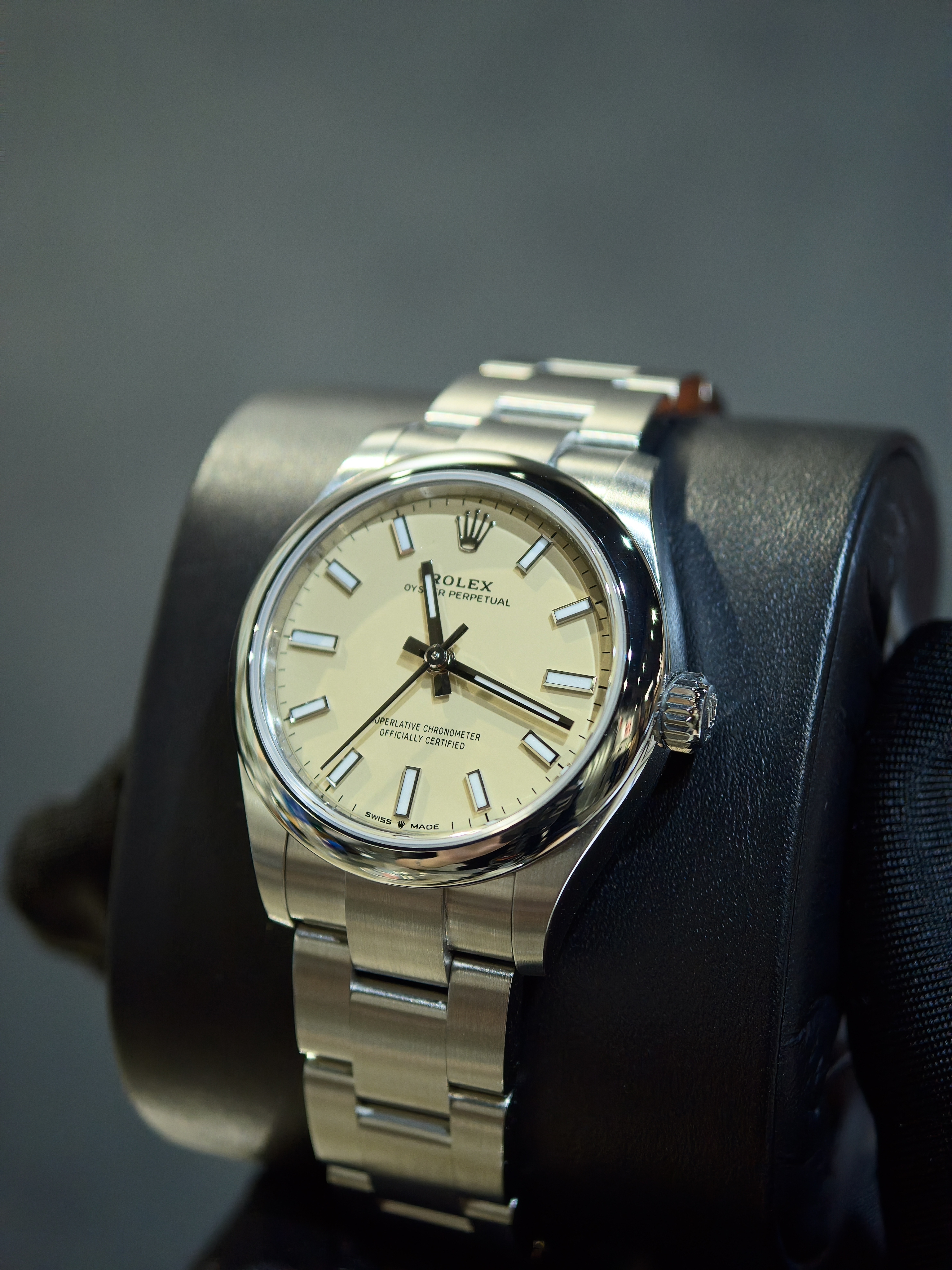 BRAND NEW ROLEX 277200 OYSTER PERPETUAL 31 WITH A BEIGE DIAL AND AN OYSTER BRACELET 31MM