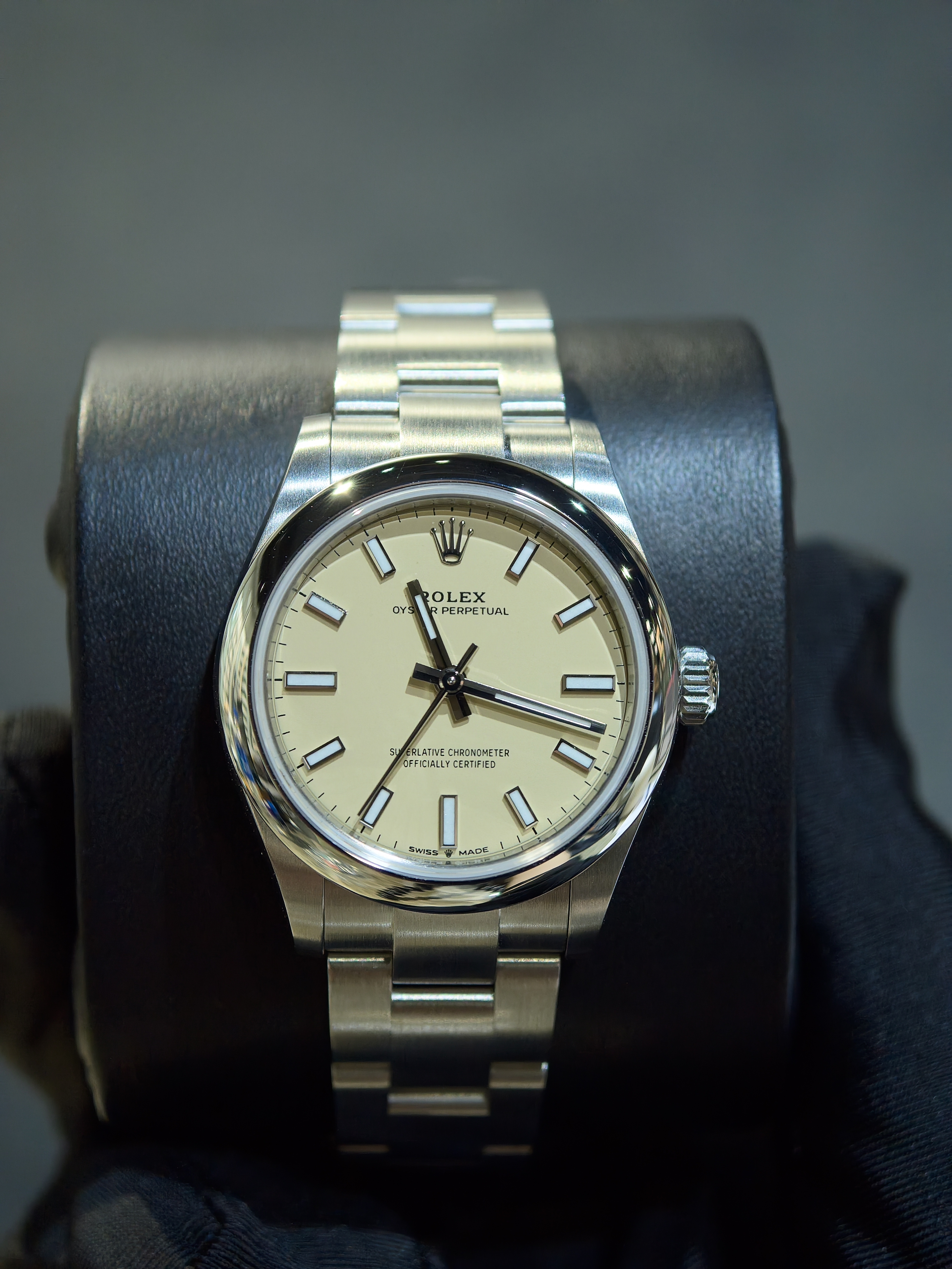 BRAND NEW ROLEX 277200 OYSTER PERPETUAL 31 WITH A BEIGE DIAL AND AN OYSTER BRACELET 31MM