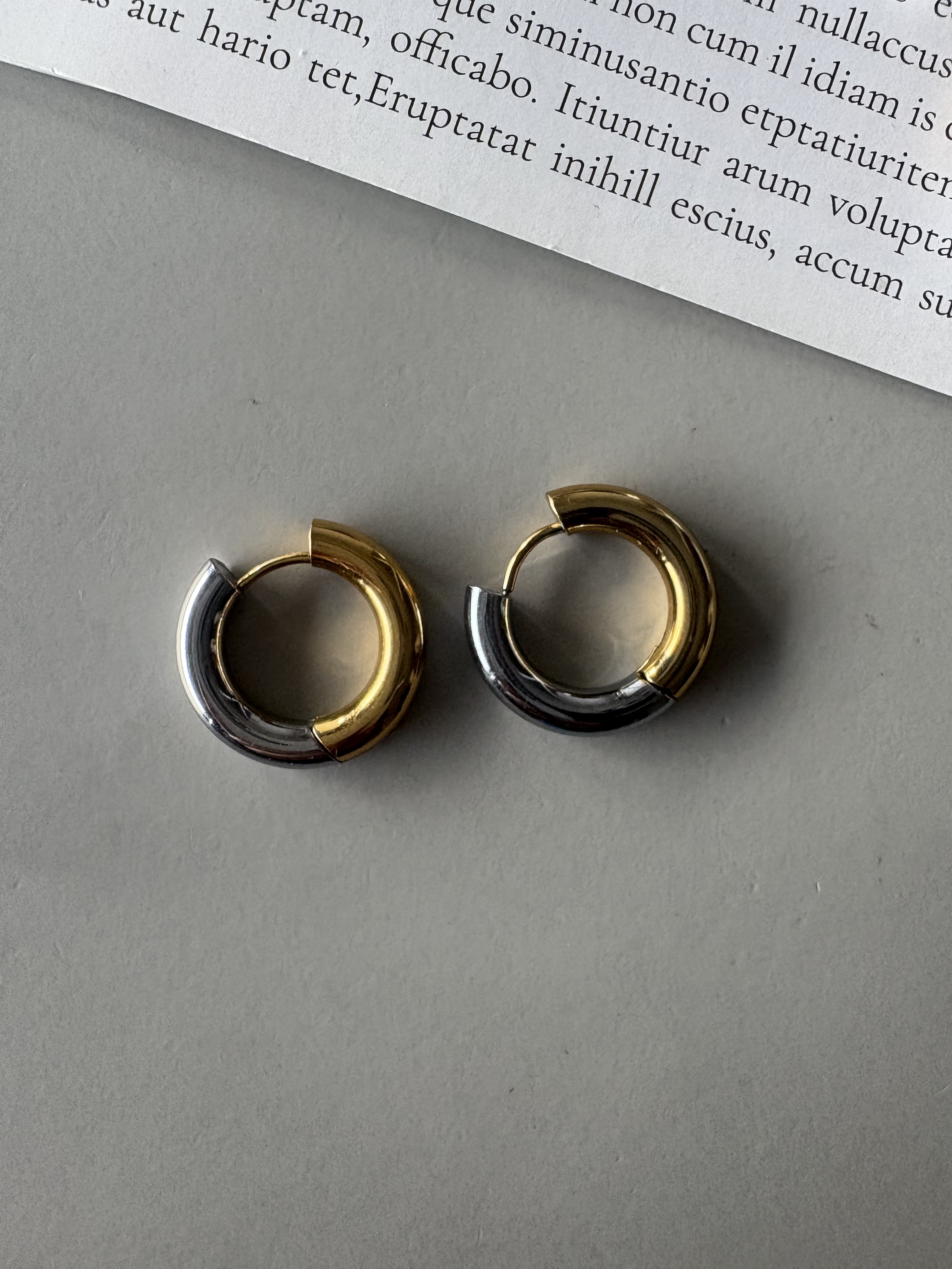 bicolor simple pierce