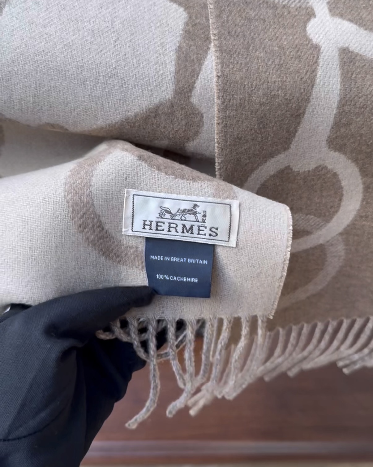 HERMES｜馬銜扣羊絨圍巾 奶茶色