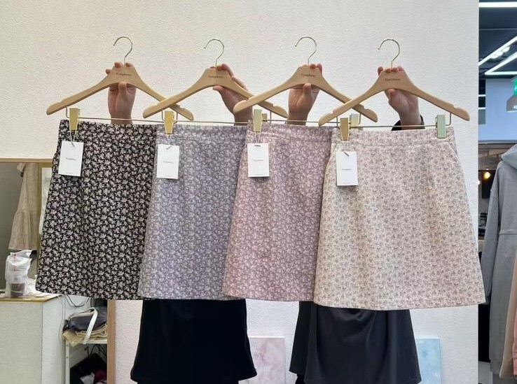 SY21  碎花裙  24-31 長 18 hip 36 $399 [一口價]