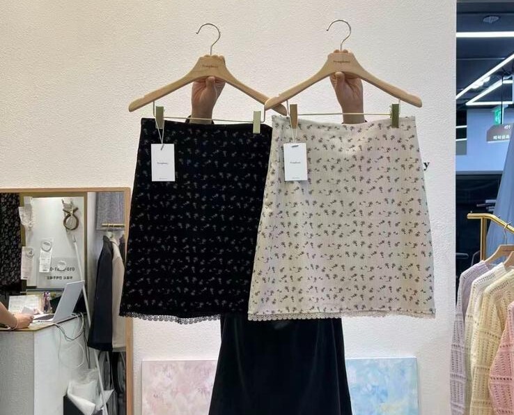 SY22    燈芯絨裙 腰 28長 19 hip 40$399 [一口價]