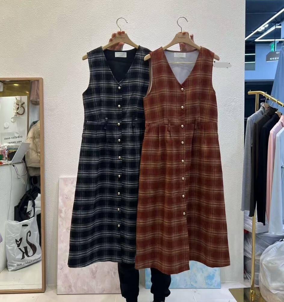 SY37  英倫格背心連身裙   胸35長 43.5 腰，31 hip 44 $599 [一口價]