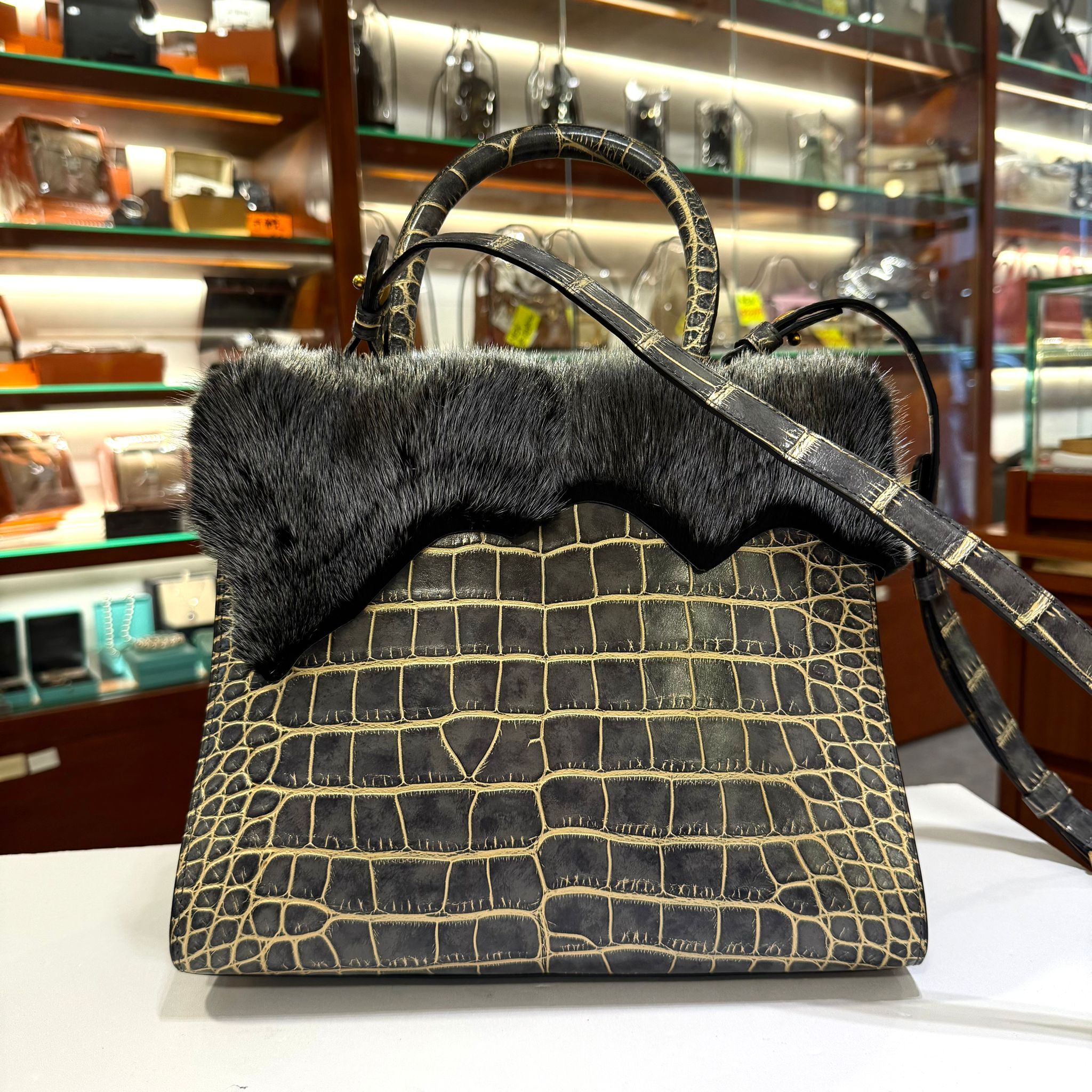 限量版❣️99%NEW接近全新DELVAUX 單肩包, 手挽袋, 鱷魚/蜥蜴皮,黑色皮草金扣 #德爾沃包 #香榭站正品