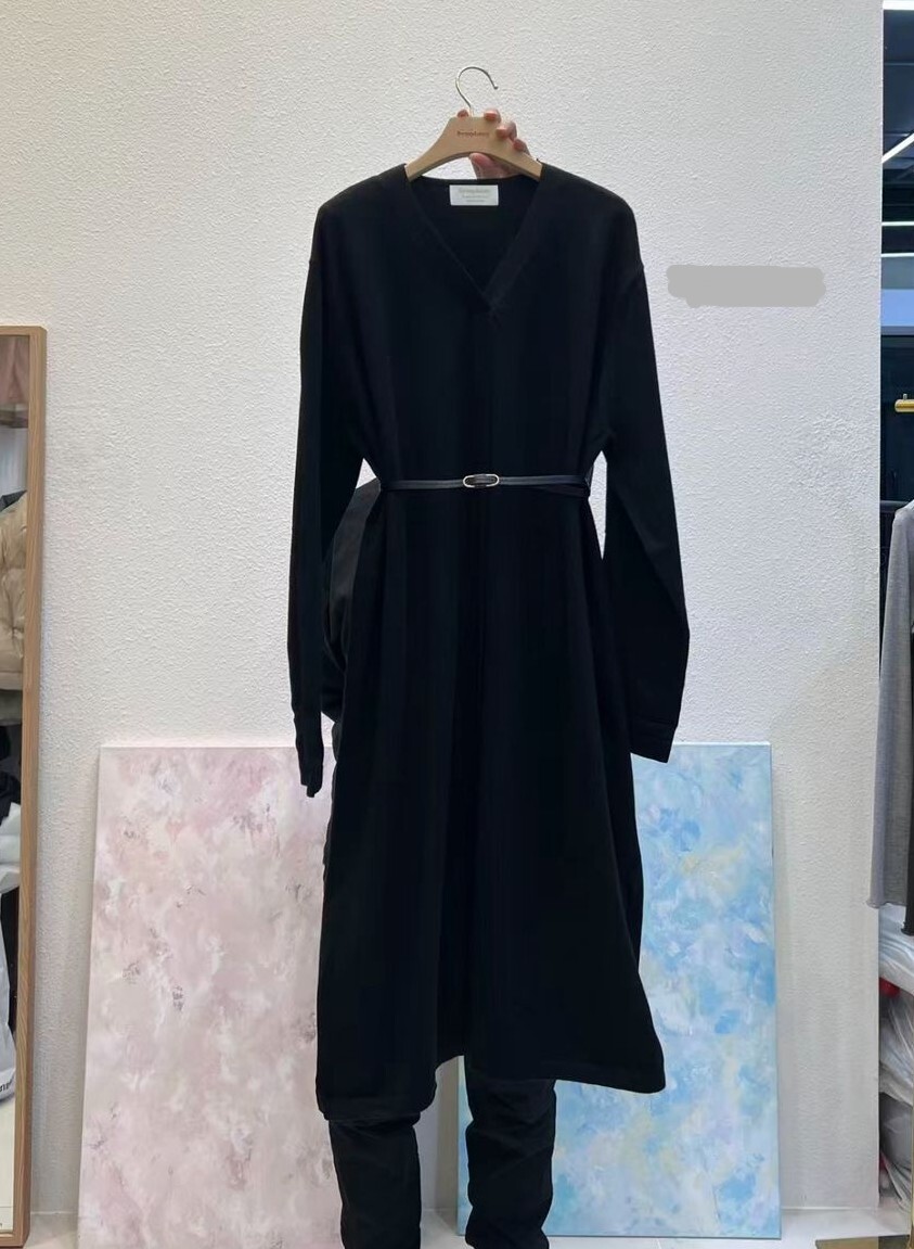 SY41  連身裙 胸52長 43.5  腰54 hip 55  $599 [一口價]