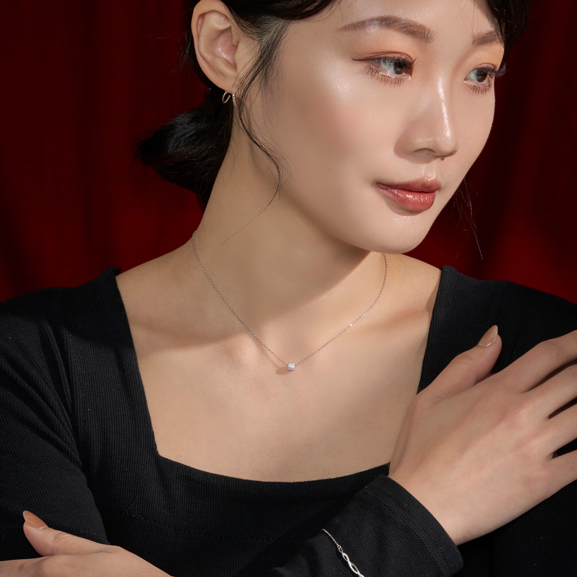 類珠寶級鑲嵌的圓球滿鑽純銀項鍊