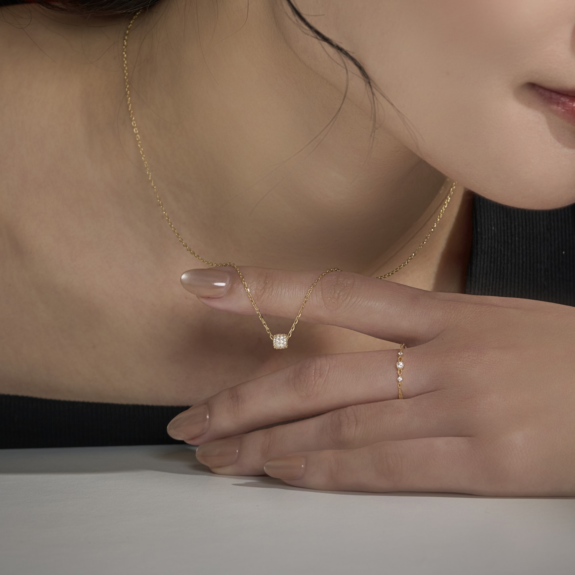 類珠寶級鑲嵌的圓球滿鑽純銀項鍊