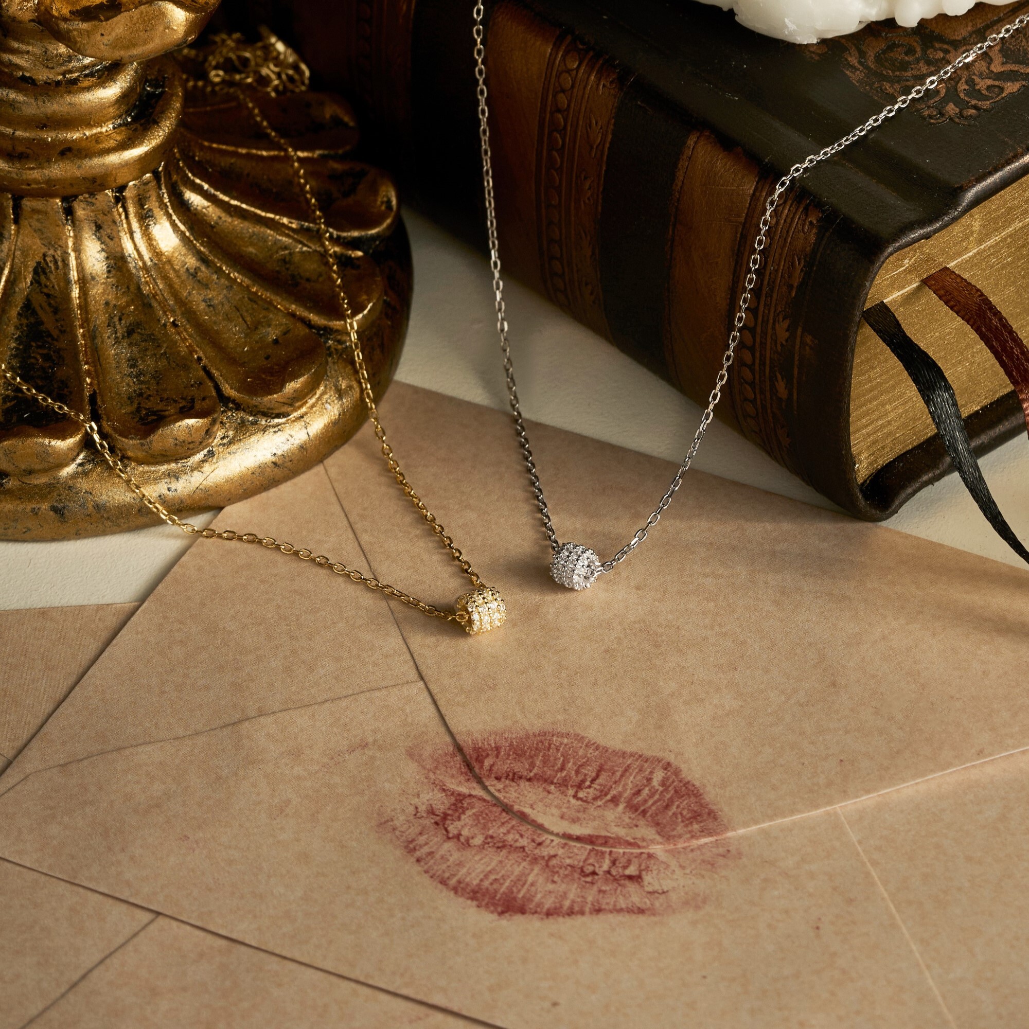 類珠寶級鑲嵌的圓球滿鑽純銀項鍊