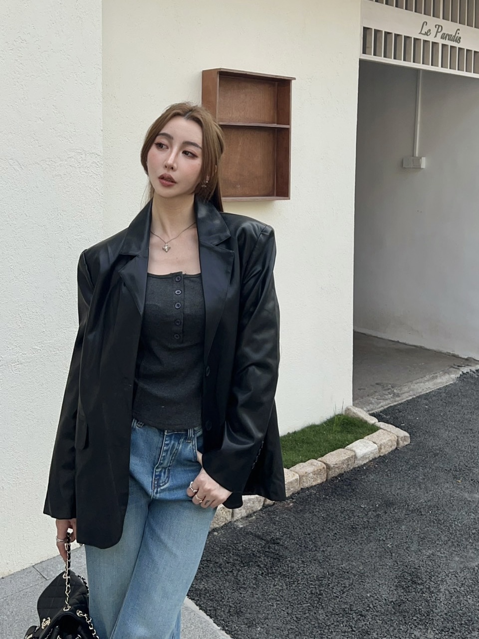 設計感後開衩墊肩皮衣外套