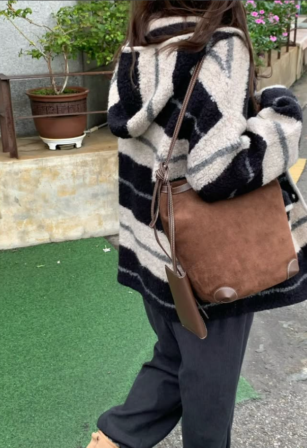 BYC01BA079DB 韓國美式深啡韓系麂皮大水桶袋