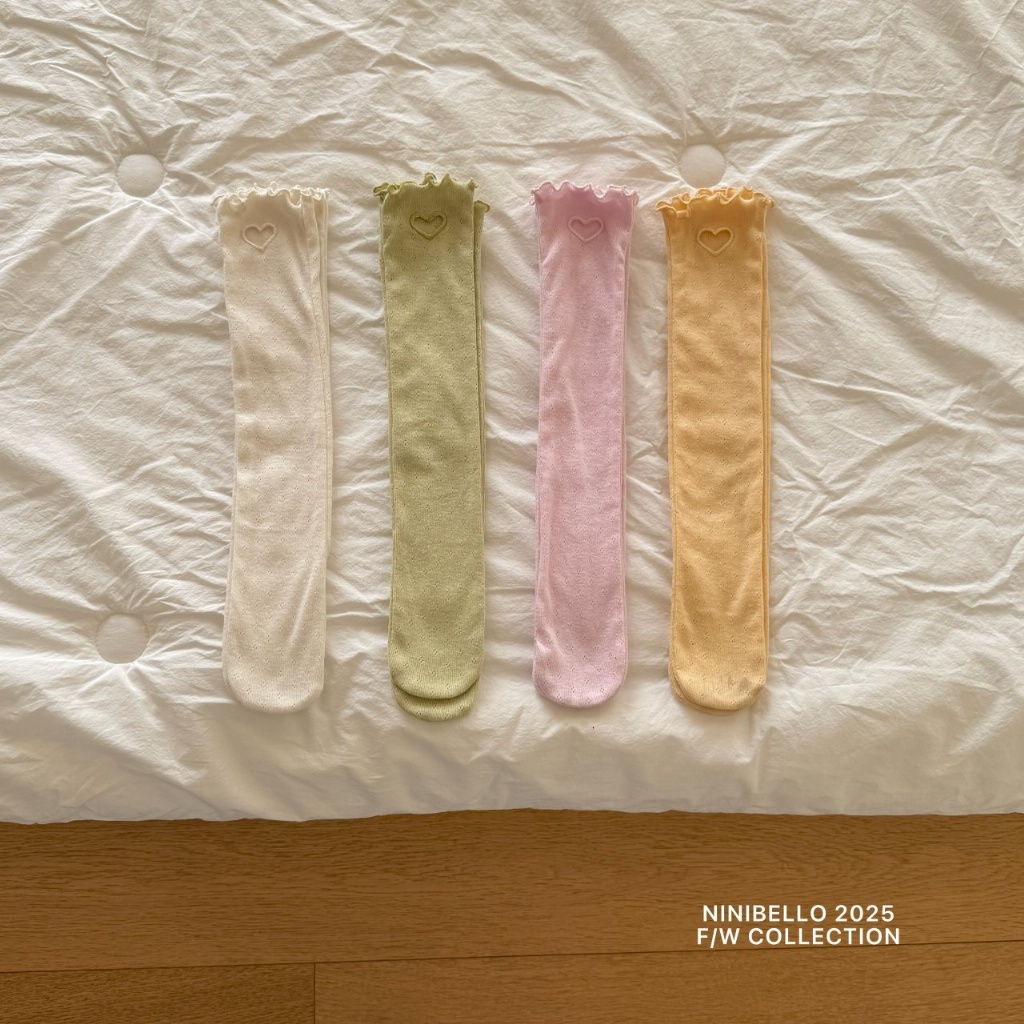 正韓春Ninibello 鏤空愛心木耳襪