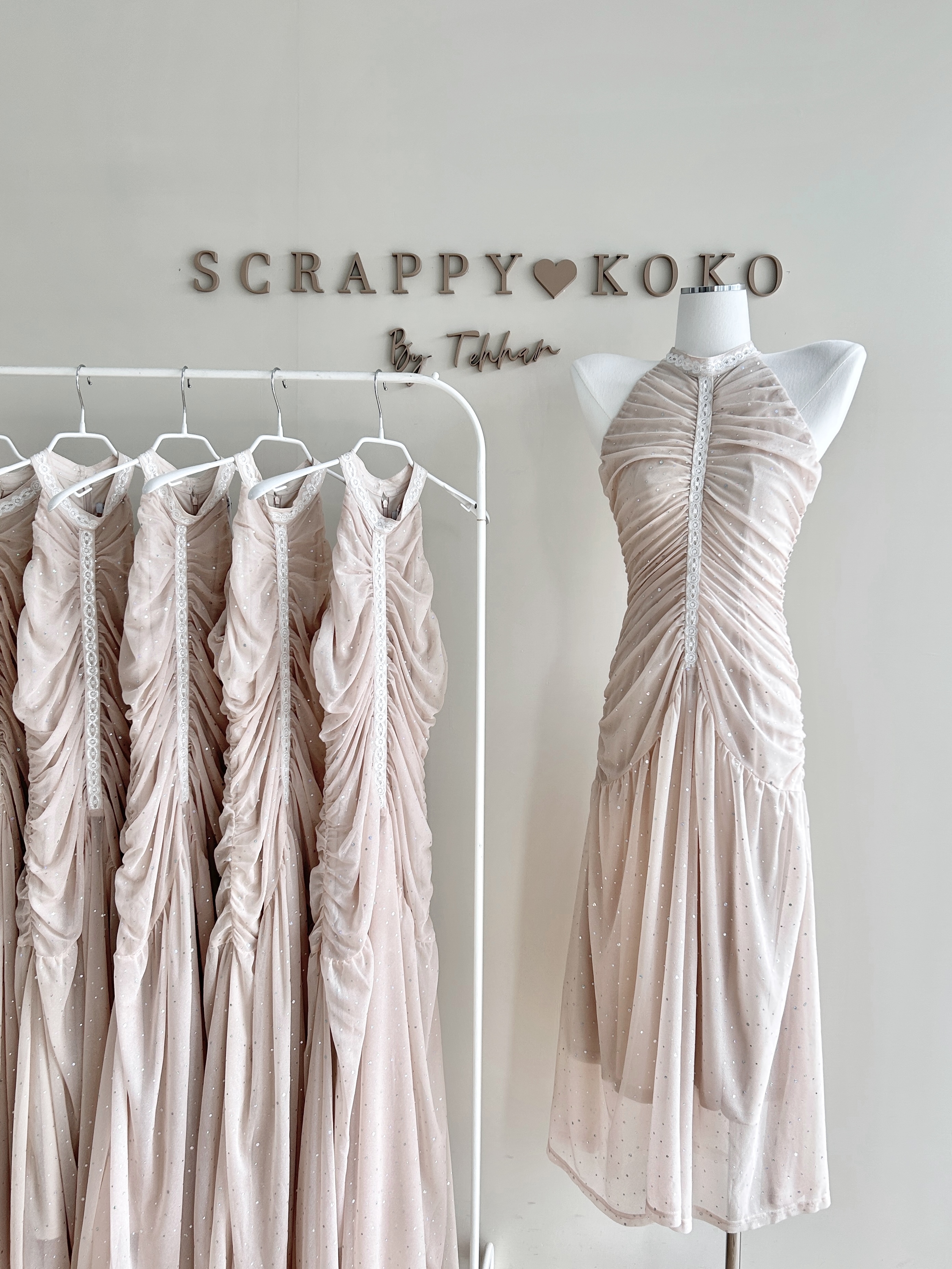 Athena 雅典娜 削肩抓皺顯瘦洋裝