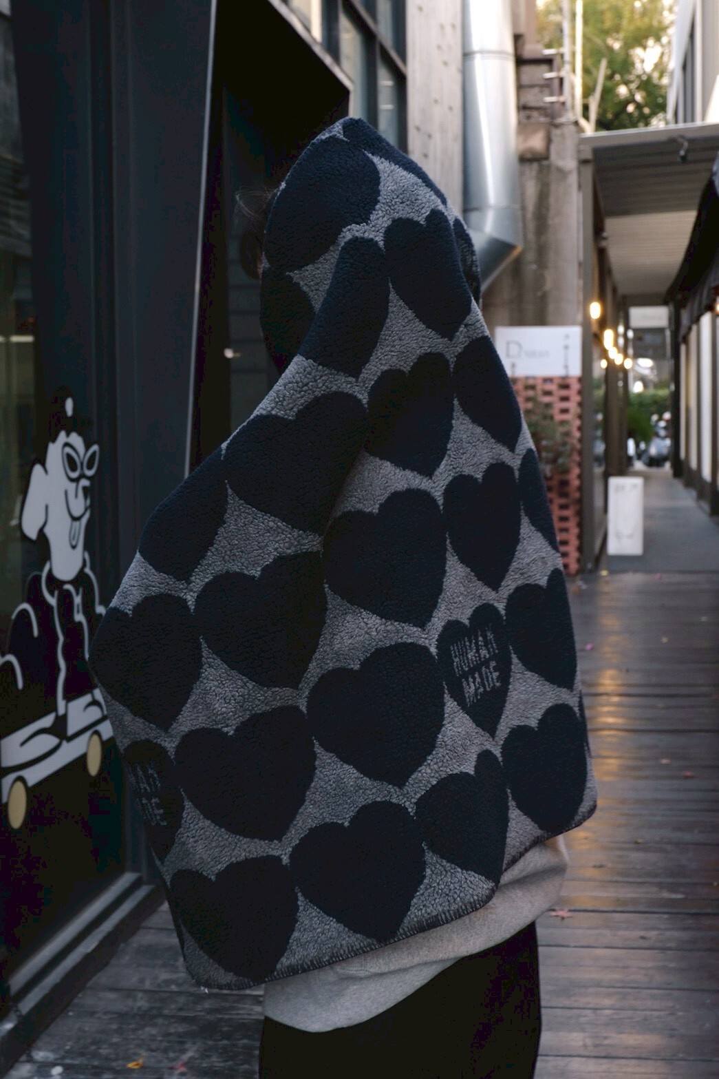 <快速出貨> HUMAN MADE 搖粒絨 滿版愛心披肩毛毯