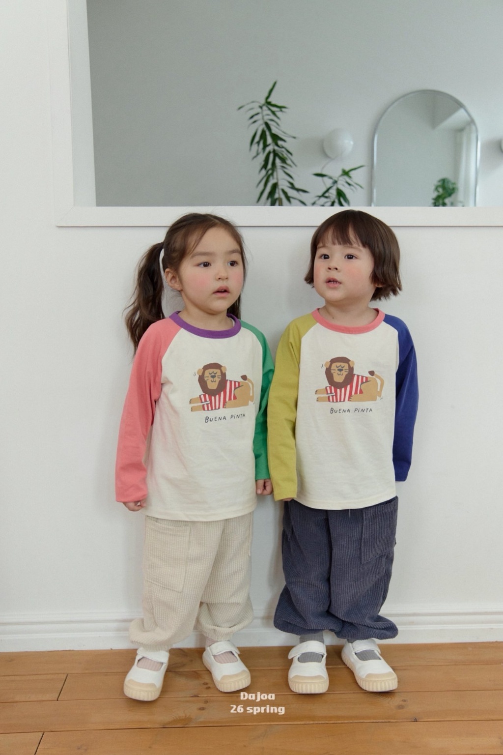 正韓春DAJOA 兩色獅子拼袖上衣