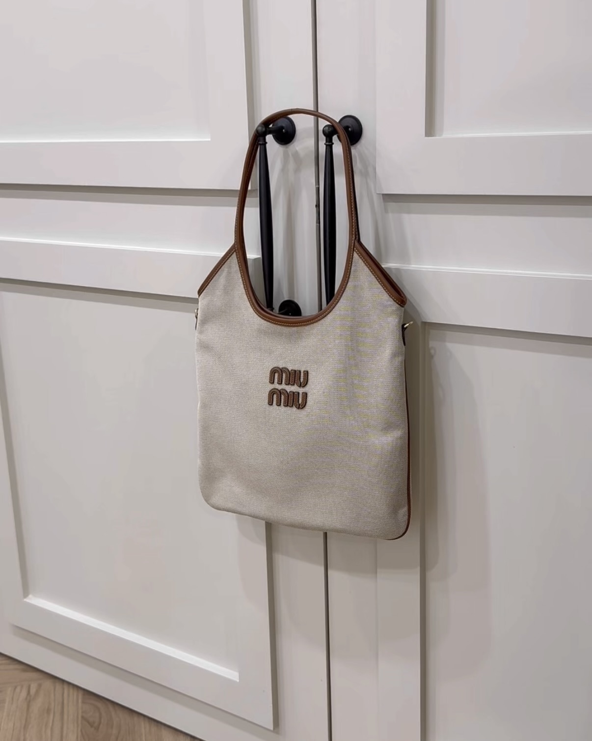 MIUMIU｜IVY 托特包 帆布拚皮革 米色/干邑色