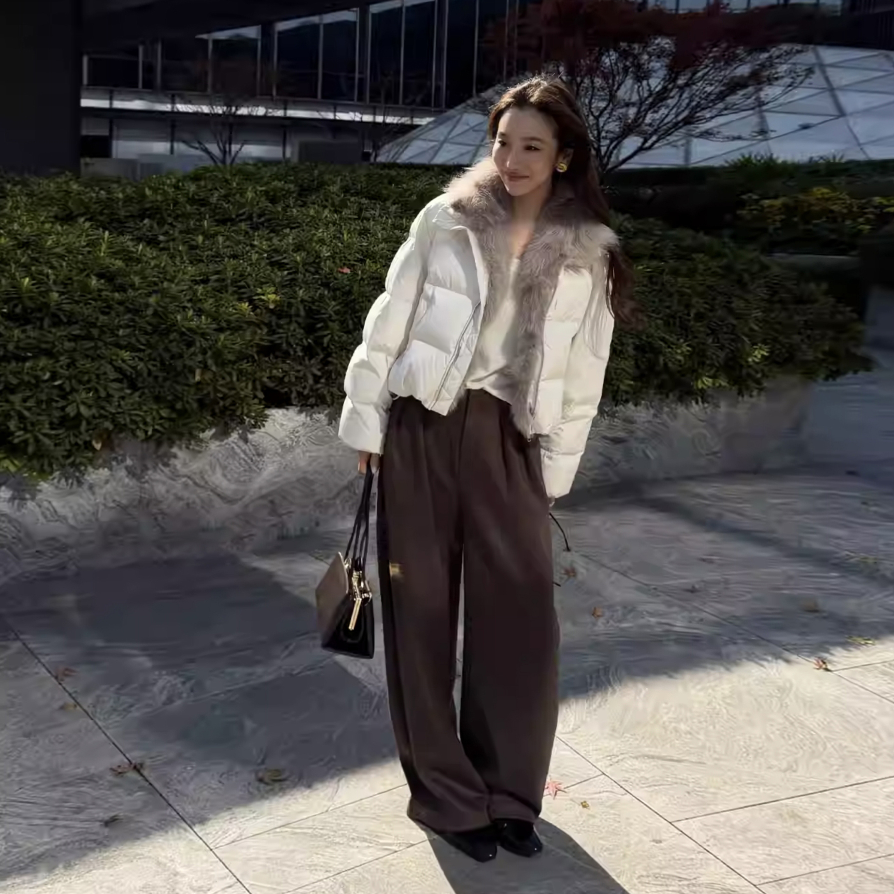 巧克力色系抓摺感修身直筒長褲-S-L (Elegant & Love)