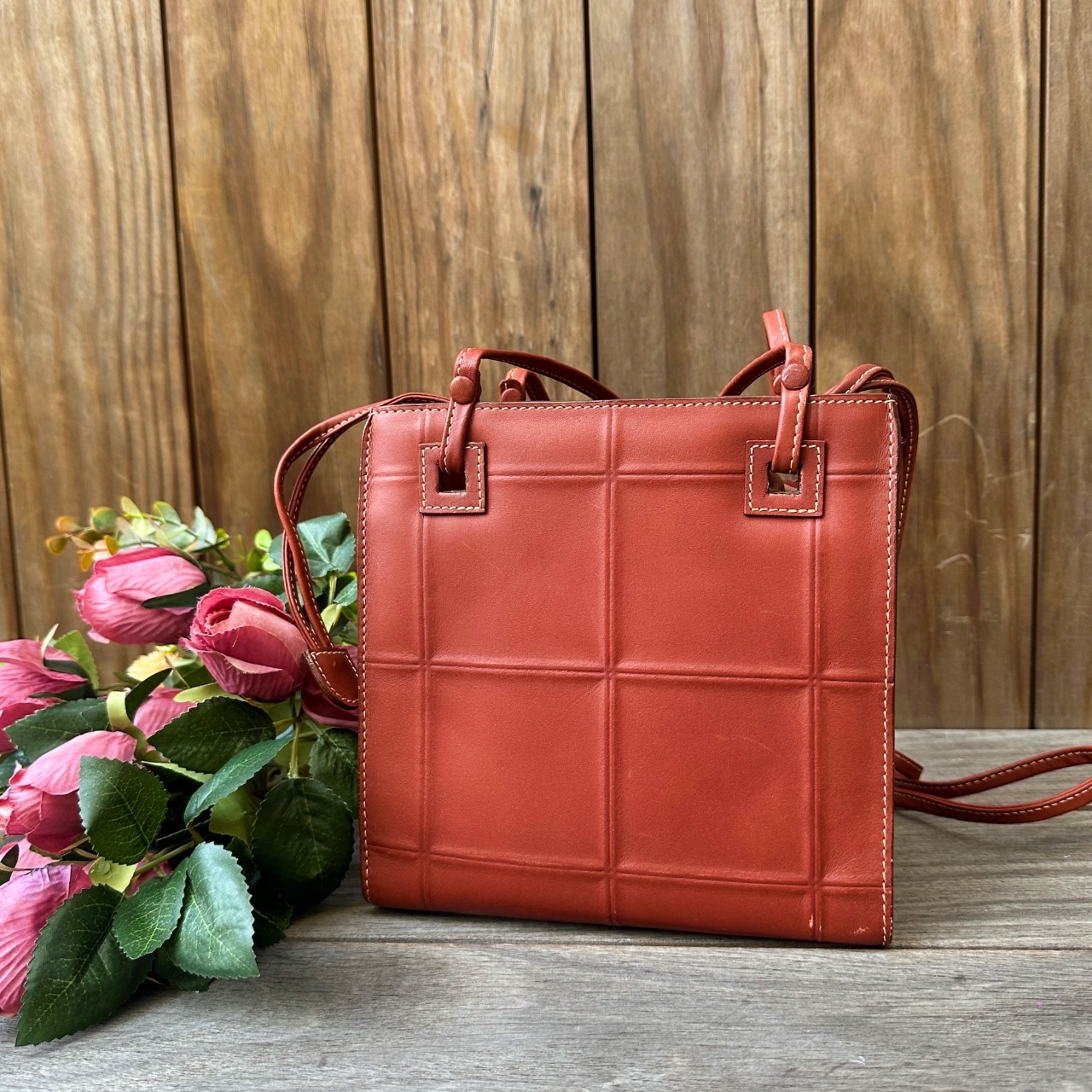 焦糖啡色方形皮袋