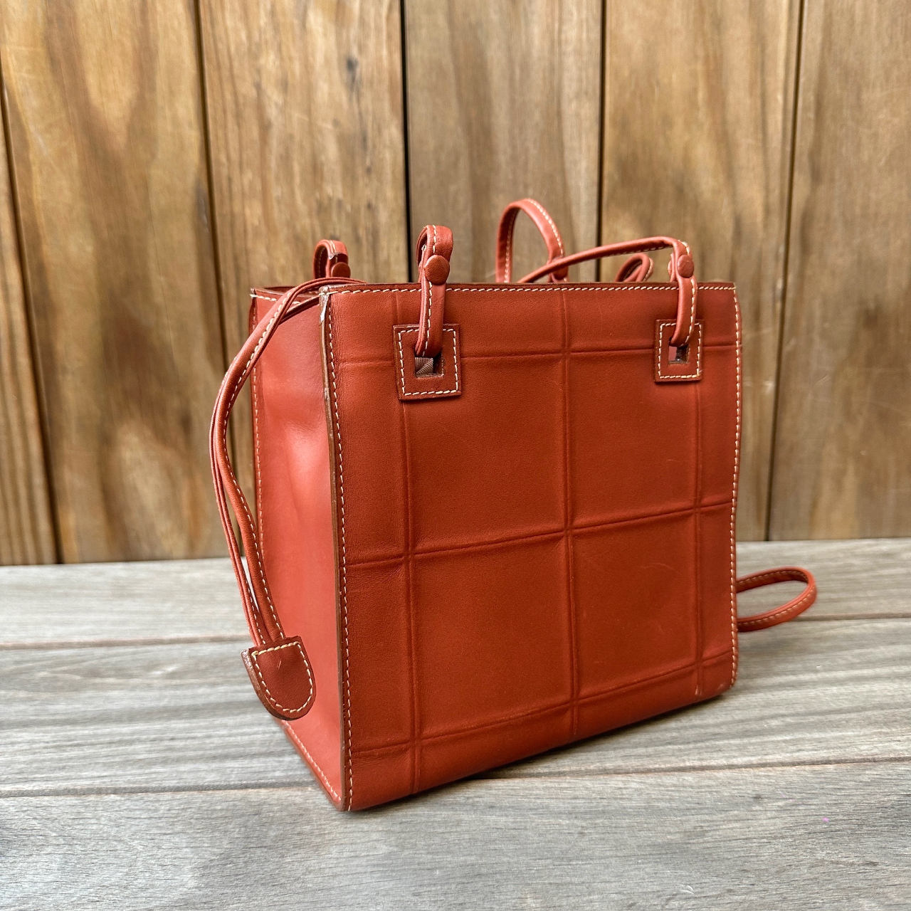 焦糖啡色方形皮袋