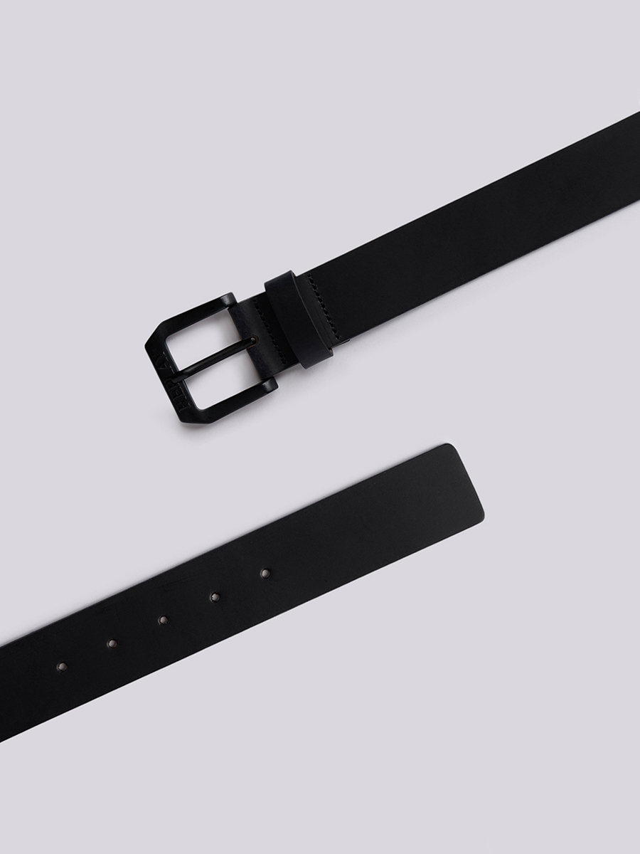 黑色經典方扣皮帶
