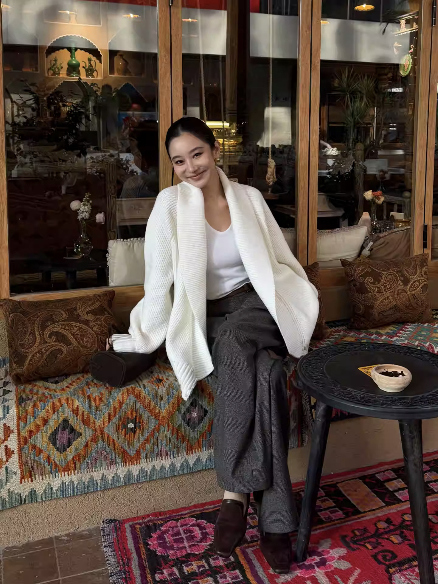 雲朵白大翻領造型下排釦V領上衣罩衫-S-L (Elegant & Love)