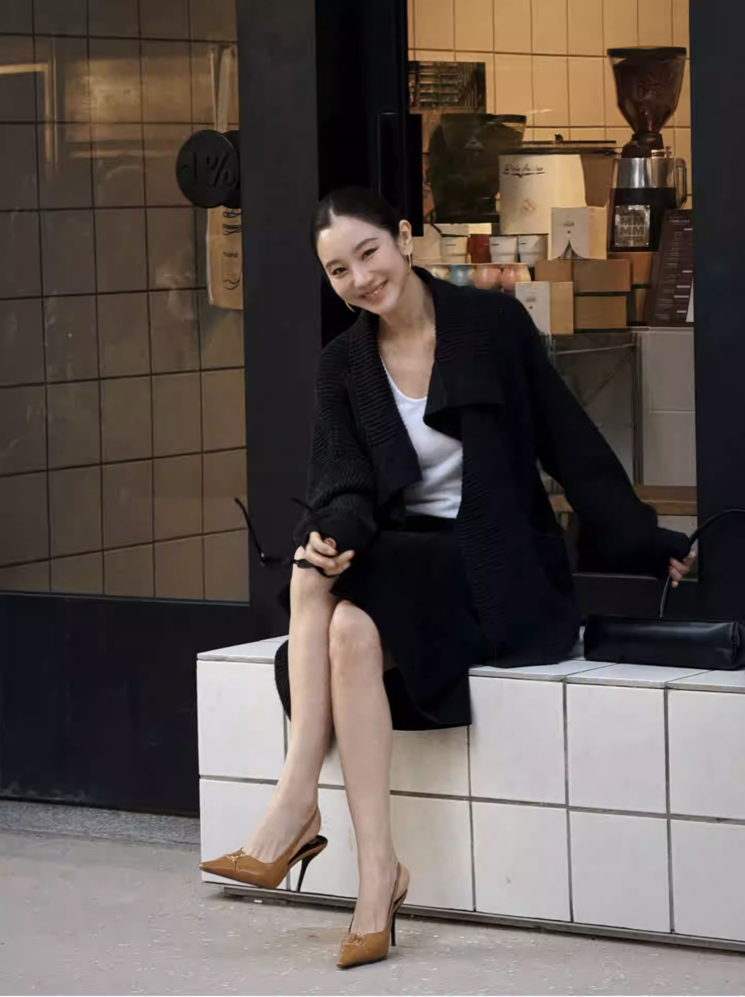 經典黑不規則領片造型針織外套-S-L (Elegant & Love)