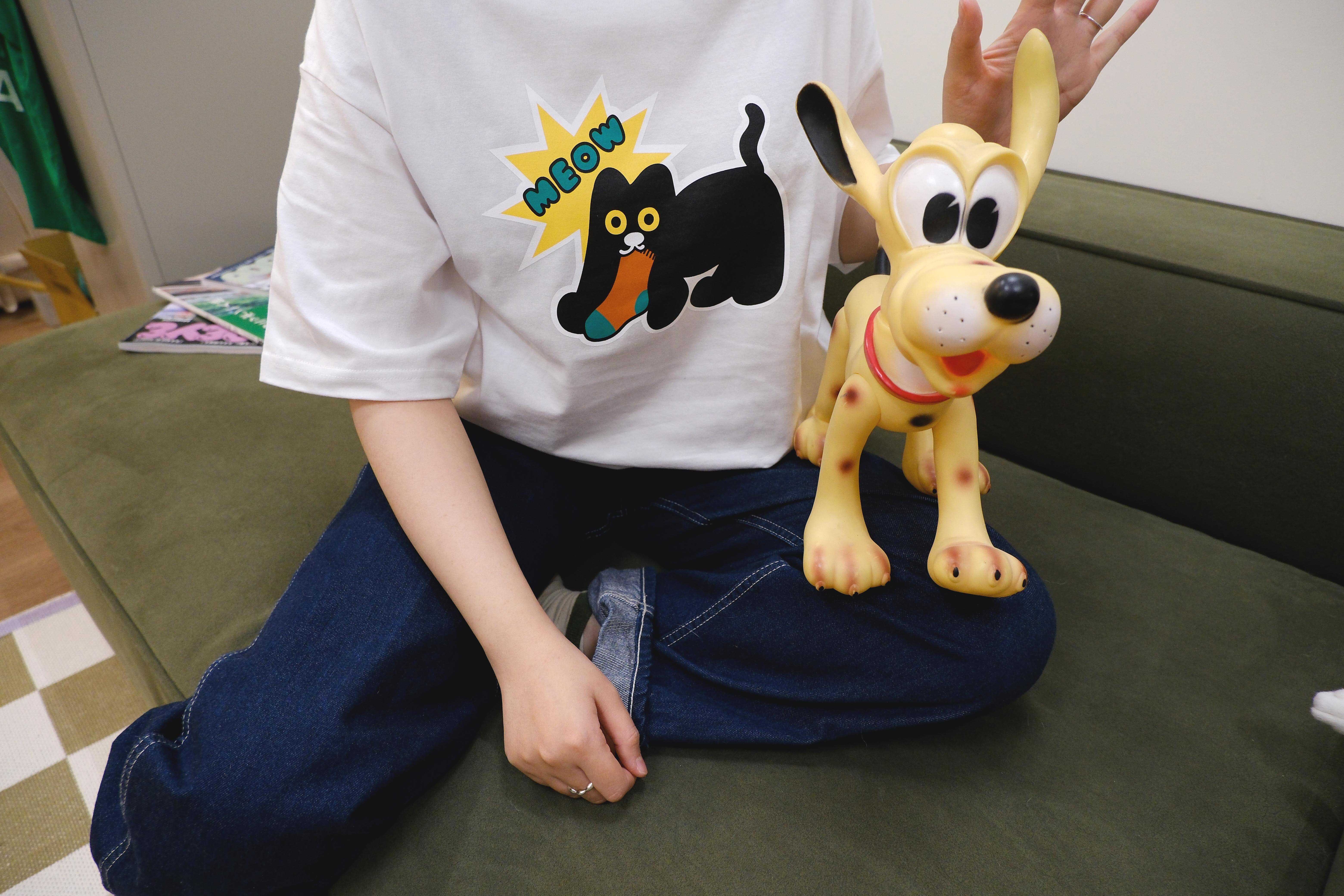 小屋偷襪子 T-shirt