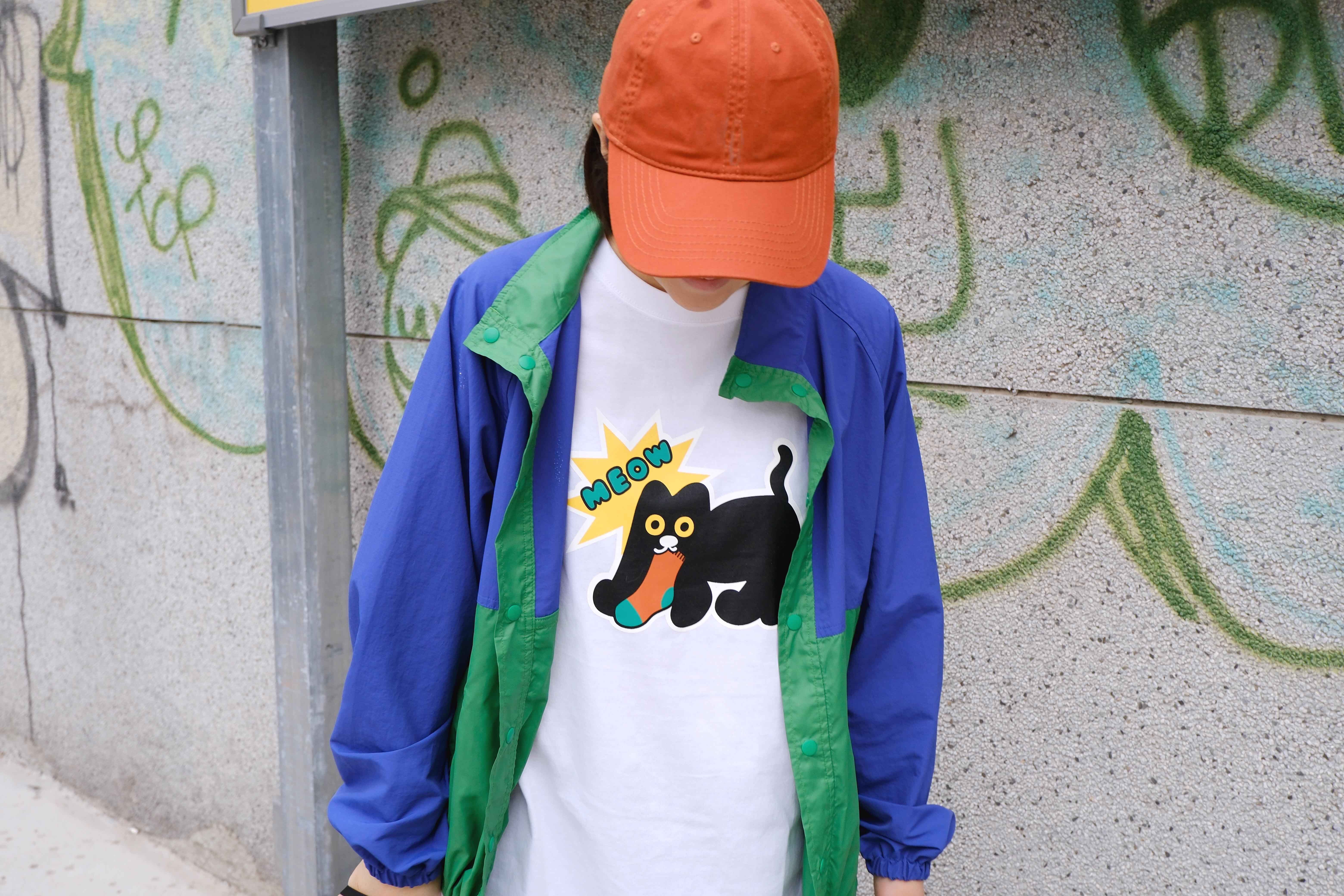 小屋偷襪子 T-shirt