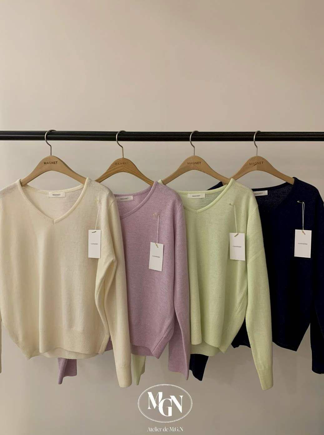 MN5402 V領薄針織衫 *特價* (優惠碼同充值購物金不適用)