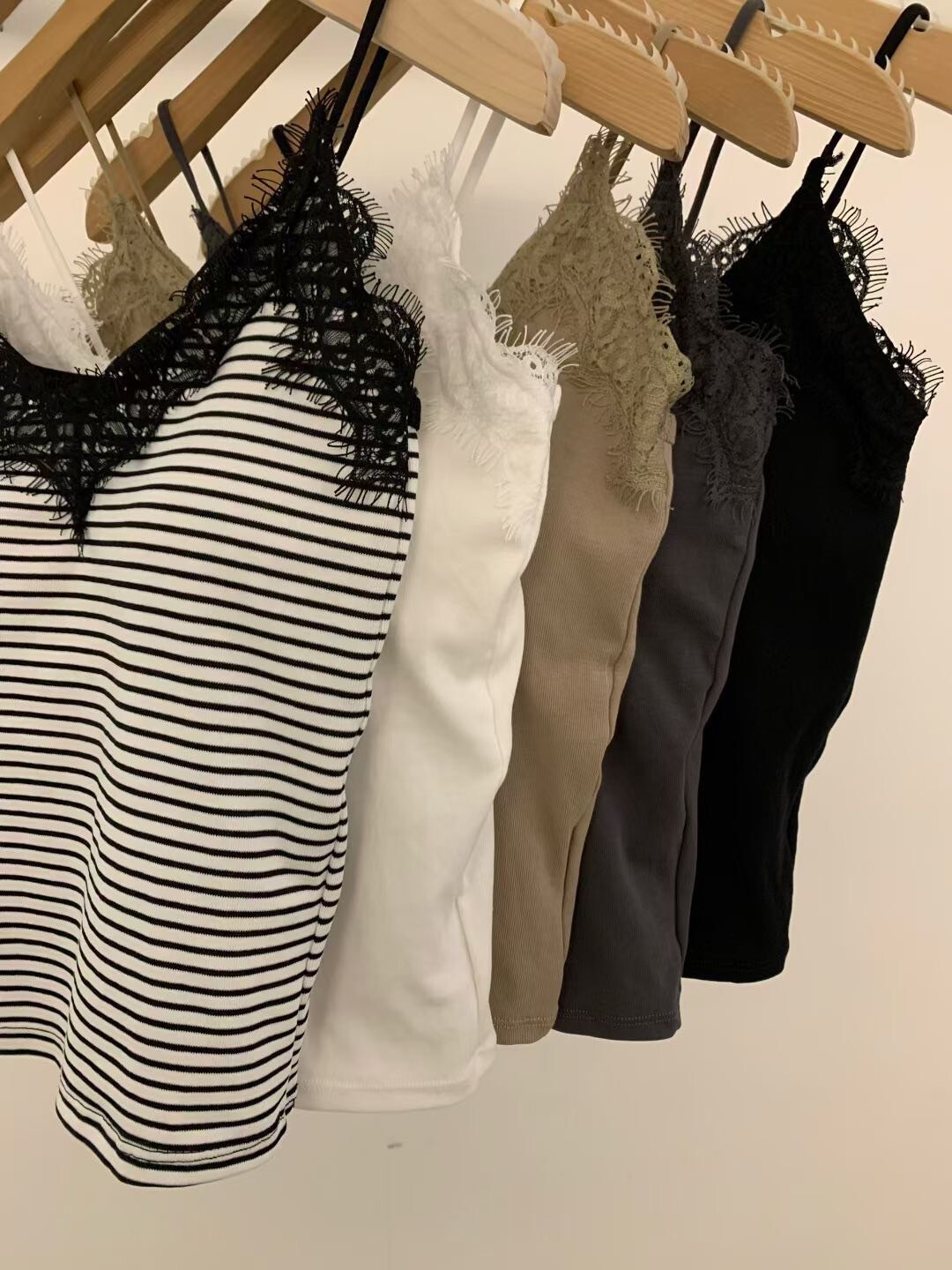 睫毛蕾絲滾邊細肩帶V領背心BraTop / 5色