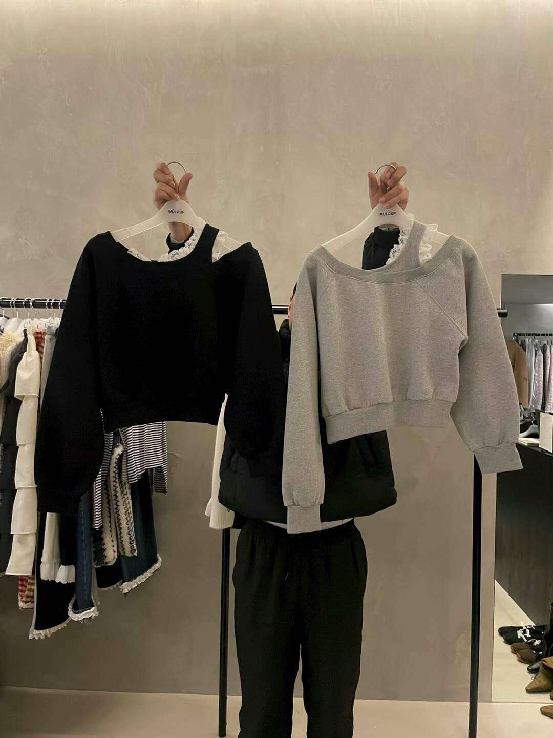 MP5433 短版小心機刺繡漏肩衛衣 *特價* (優惠碼同充值購物金不適用)